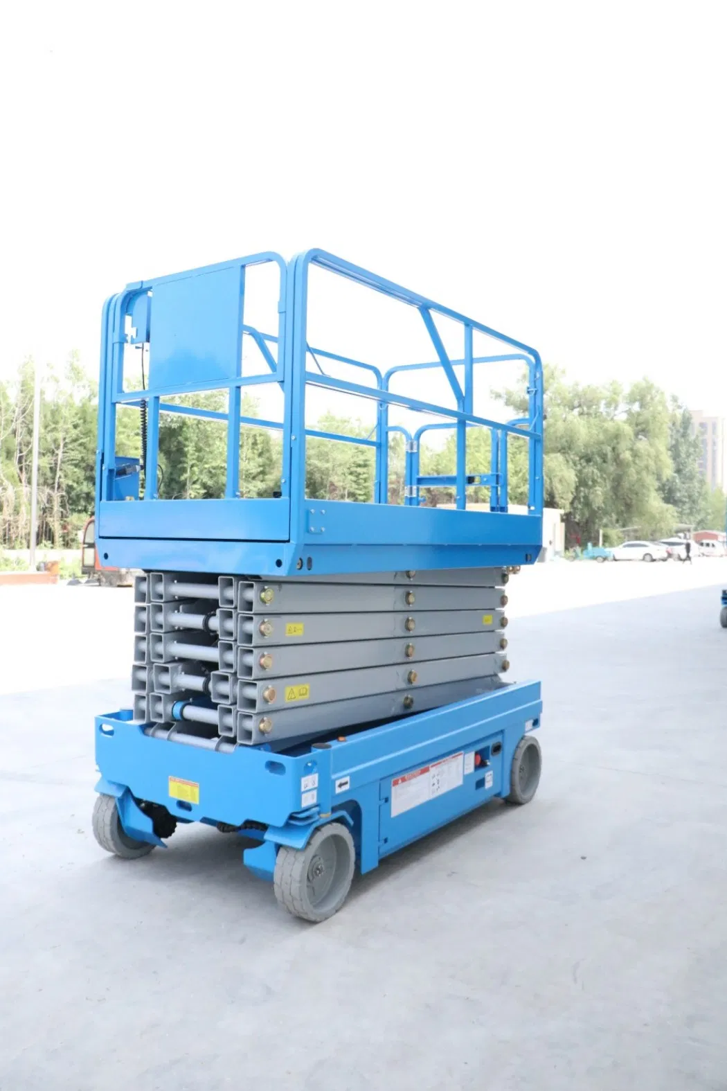 8m 10m 12m Wheeled Aerial Work Lift Vehicle Truck Mounted Scissor Hydraulic Lift Platform Mobile Lifter Scaffolding Electric