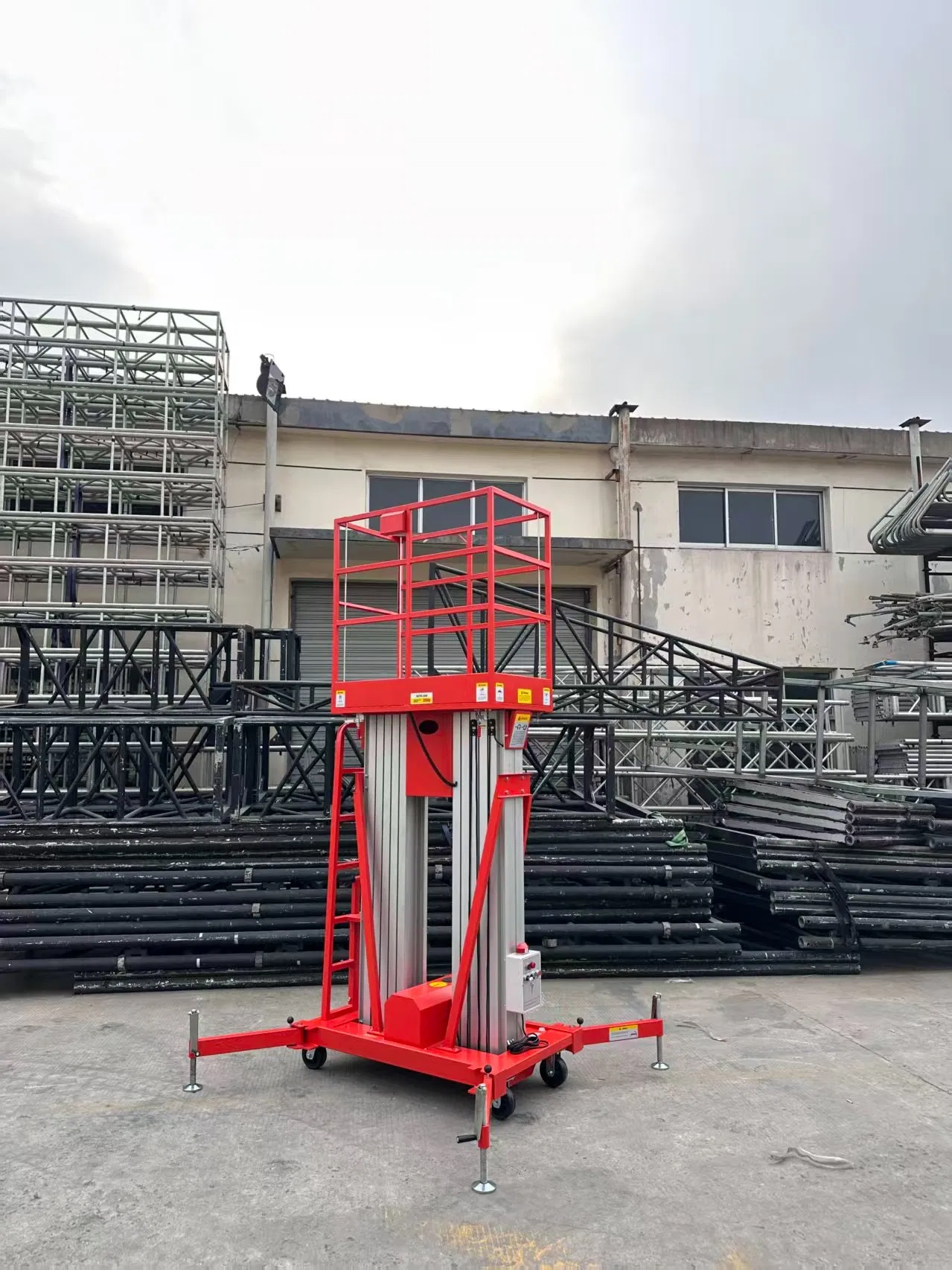 Double Mast 12m Yellow Platform Height Manual Pushing Vertical Lift