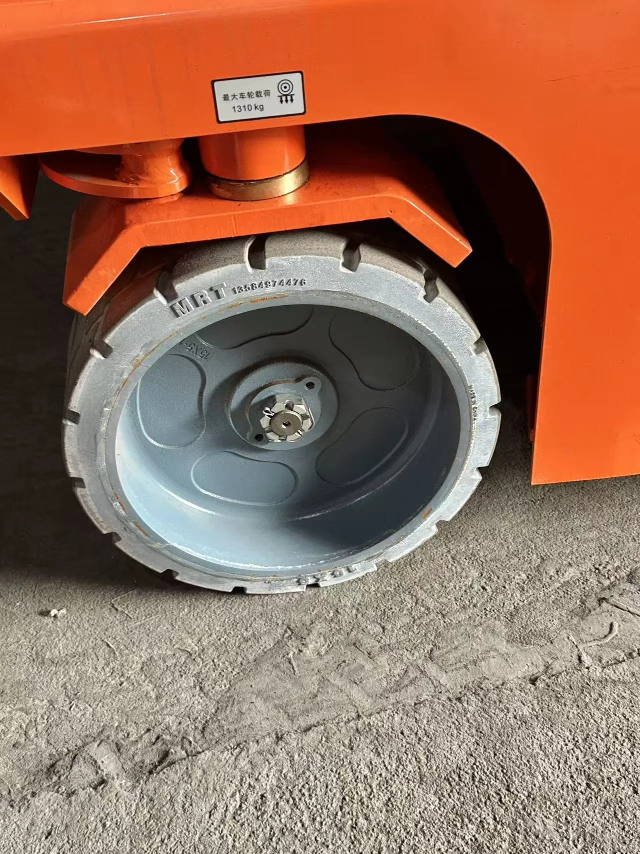 Brand New Efficient Electric Self-Propelled Indoor-Outdoor Aerial Work Platform