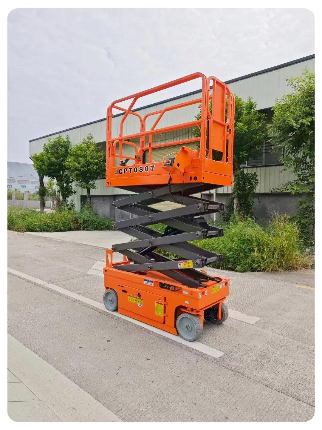Compact Aerial Work Platform for Efficient Renovation Tasks
