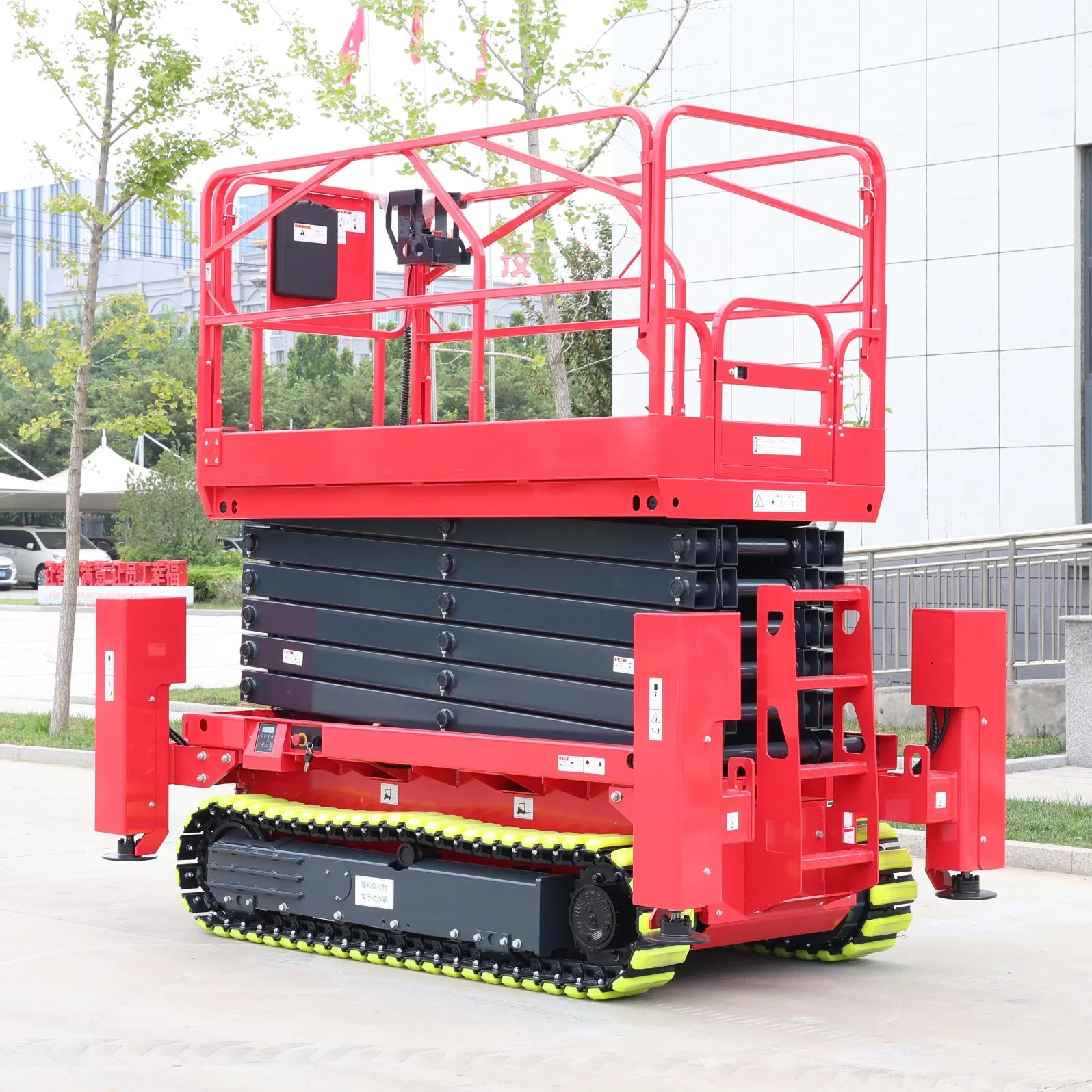 Crawler Scissor Lift Tracked Aerial Work Platform for Rough Terrain