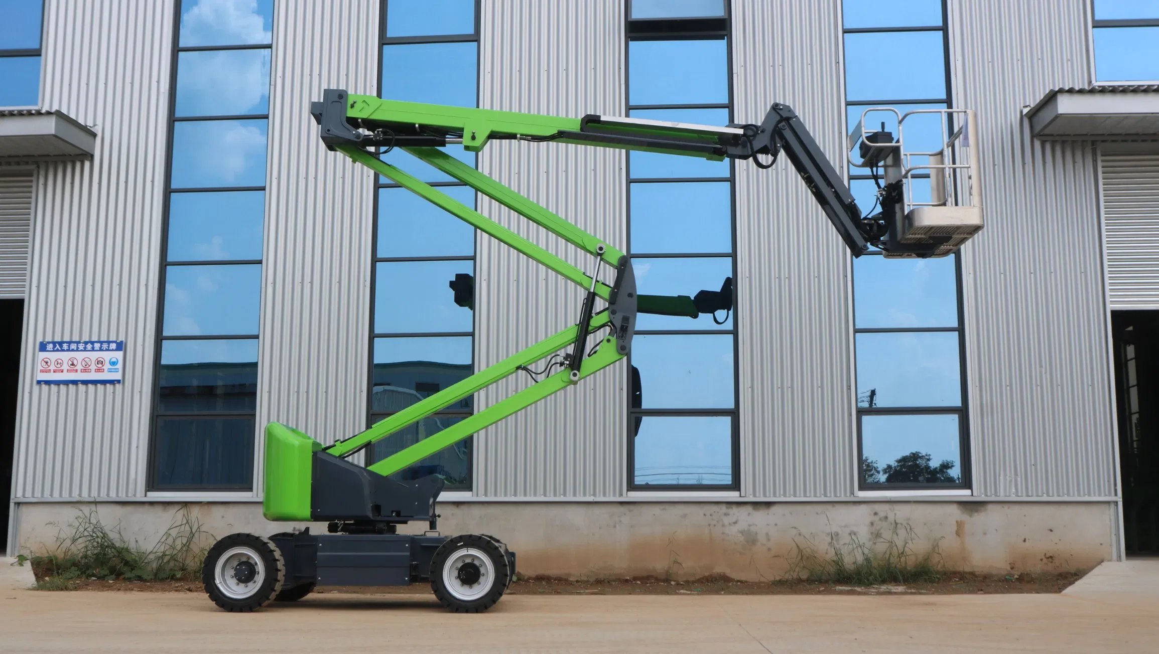 Electric SAE14e Articulated Boom Lift Aerial Work Platform Compact Flexible Zero-Tail