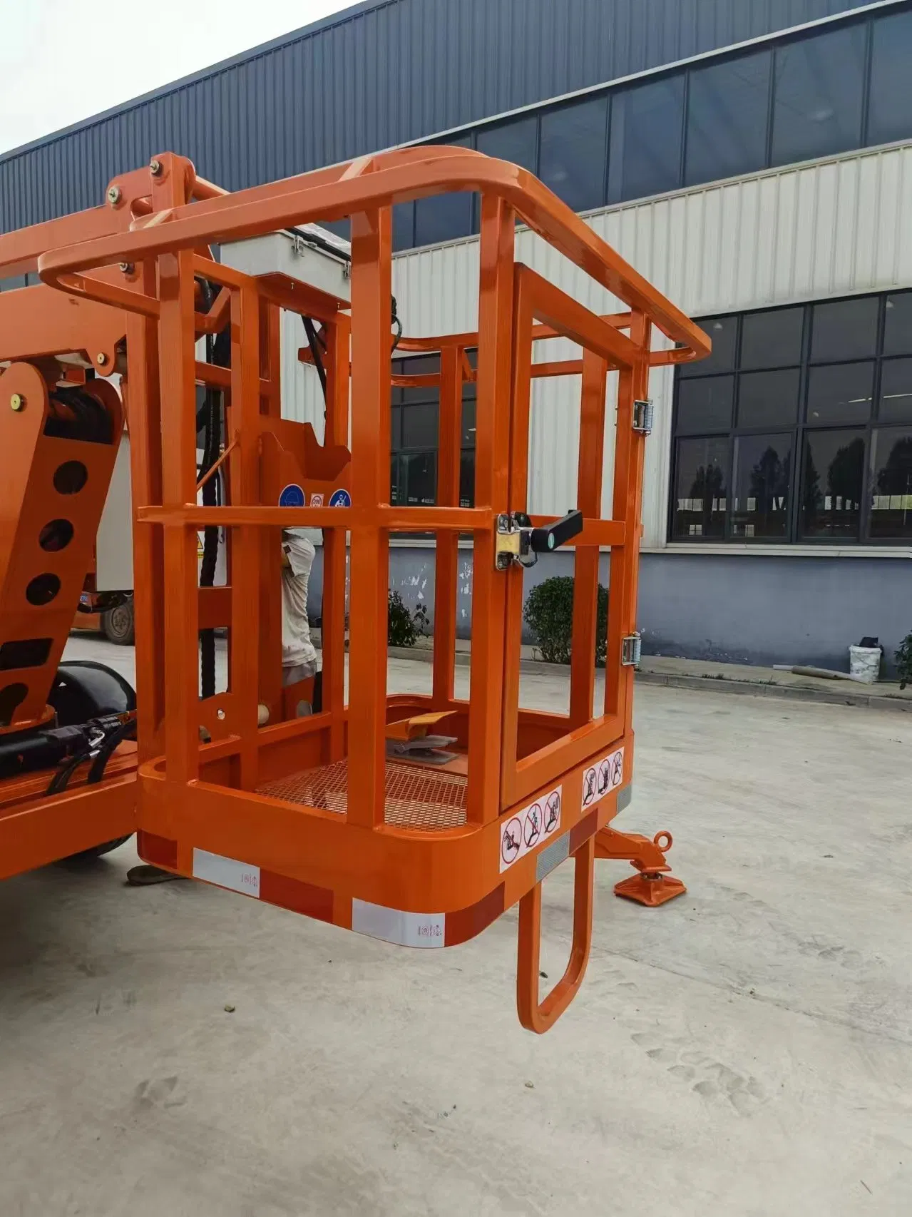 Tuhe CE ISO Certificated 16m Truck Mounted Cherry Picker Boom Lift Articulating Mobile Aerial Man Bucket Basket Platform