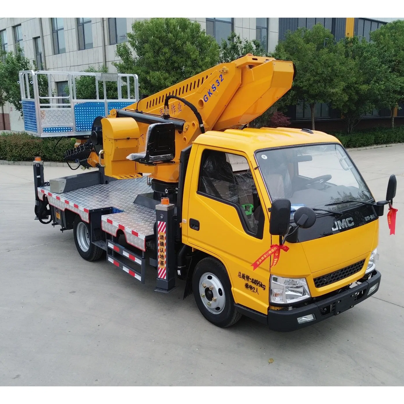 High-Altitude Work Platform Models 32m with Straight Arm for Lifting Transporting Personnel Diesel Fuel New Condition