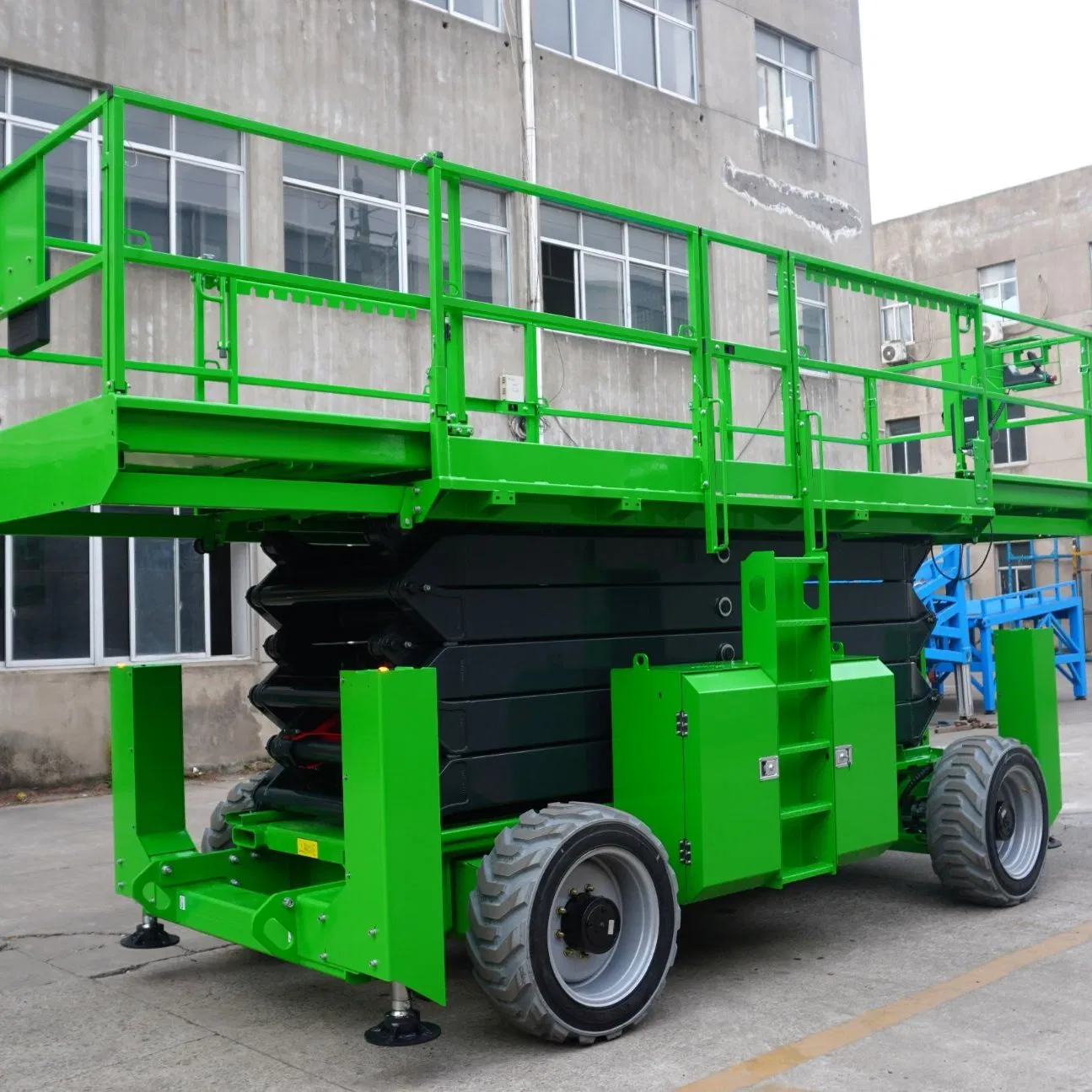 High-Performance 12m DC Powered Rough Terrain Scissor Lift