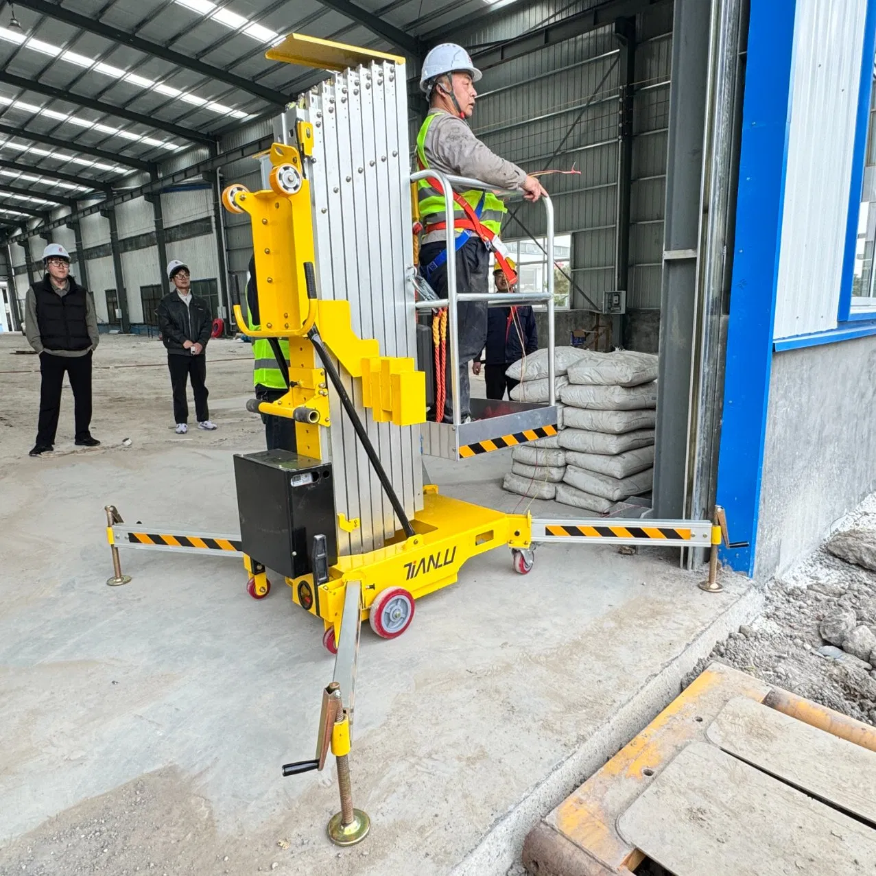Portable Indoor Aerial Work Platform with Aluminum Telescopic Mast