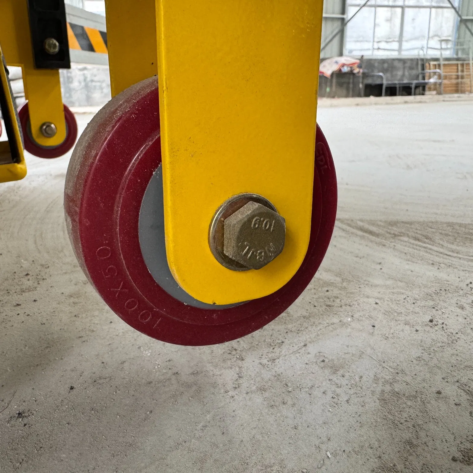 Manual Push Aluminum Mast Man Lift for Indoor Maintenance