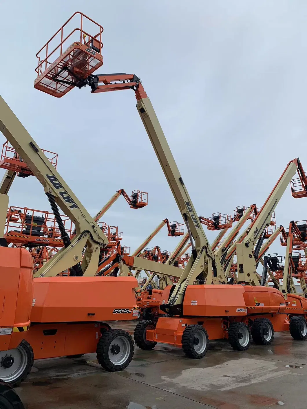 JLG 660SJ Boom Lift View 4