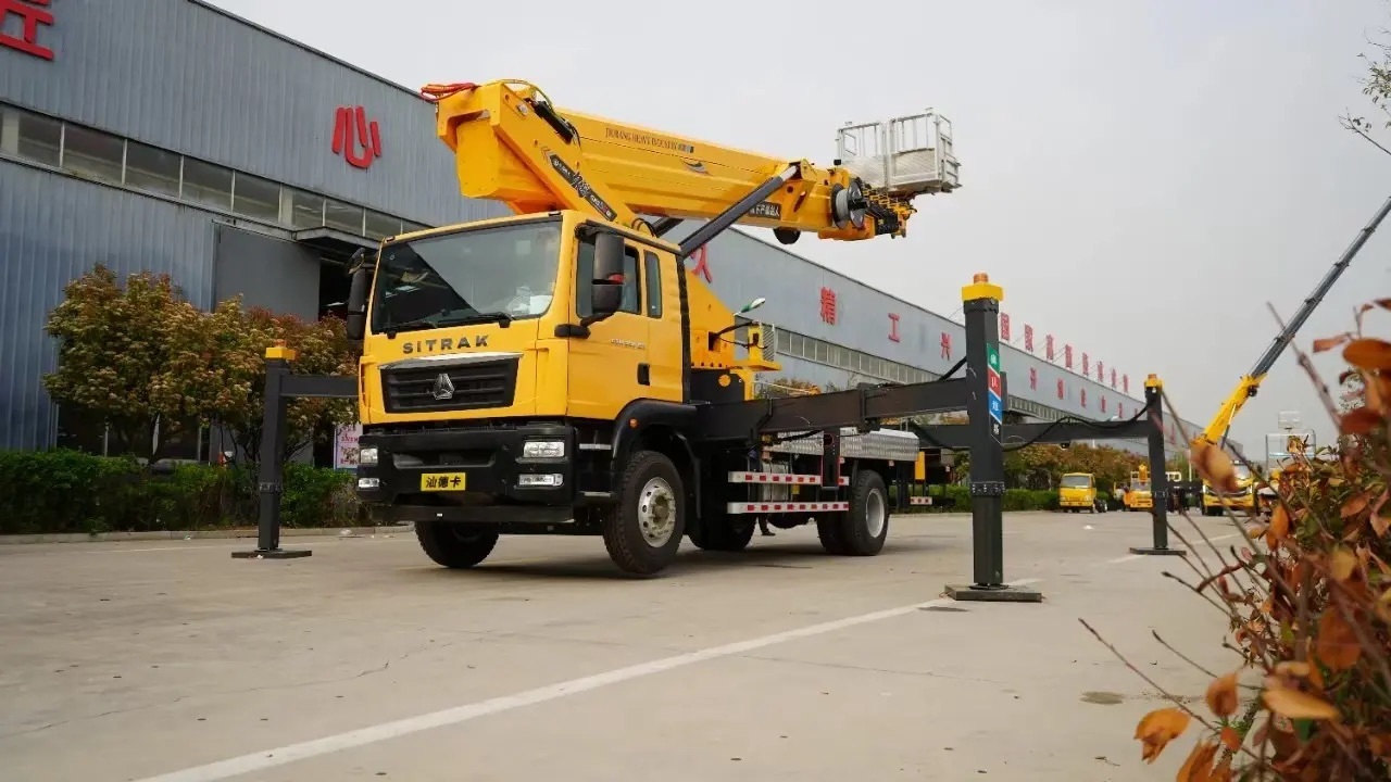 Articulating Boom Lift Compact Aerial Work Platform on Dongfeng Chassis Ideal for Urban Maintenance