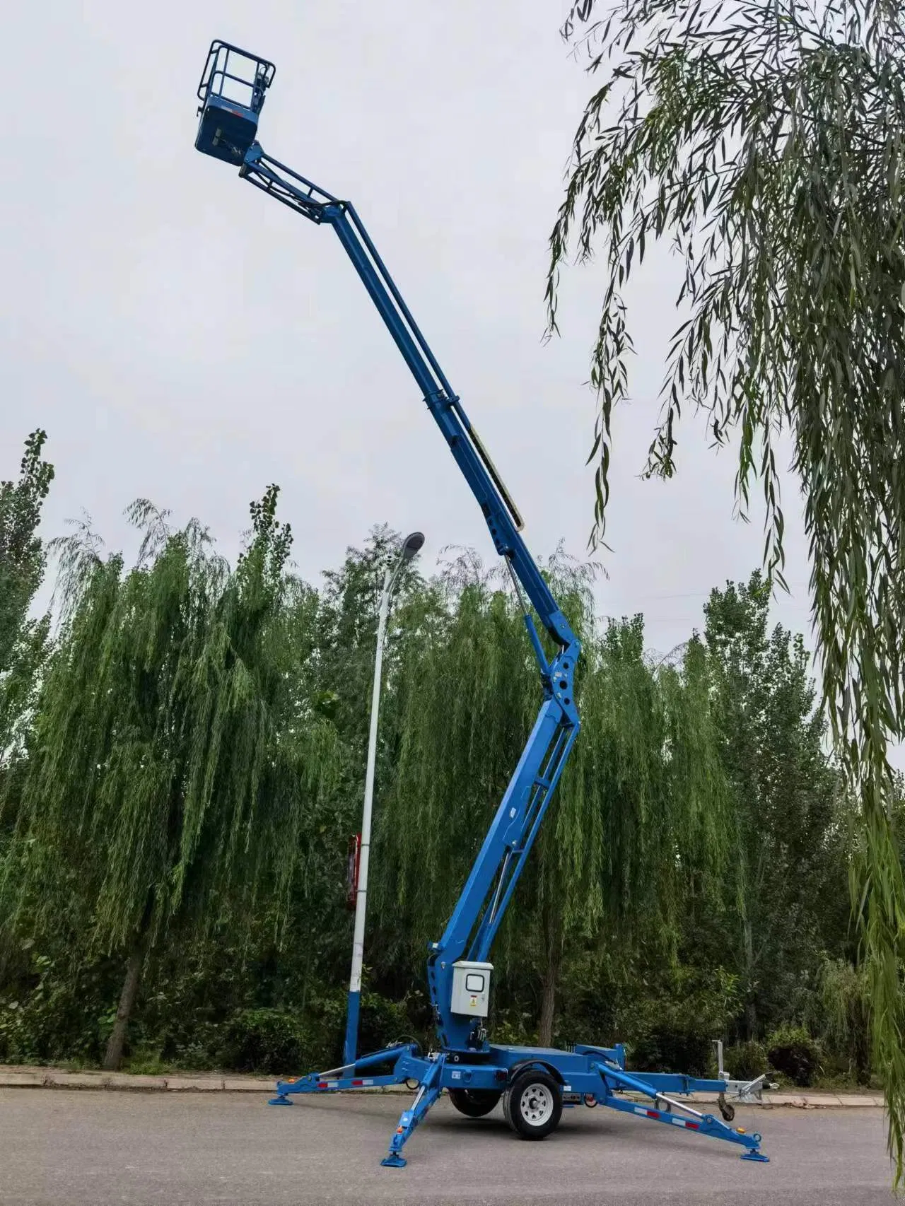 Haokun CE ISO Certificated 16m Truck Mounted Cherry Picker Boom Lift Articulating Mobile Aerial Man Bucket Basket Lift