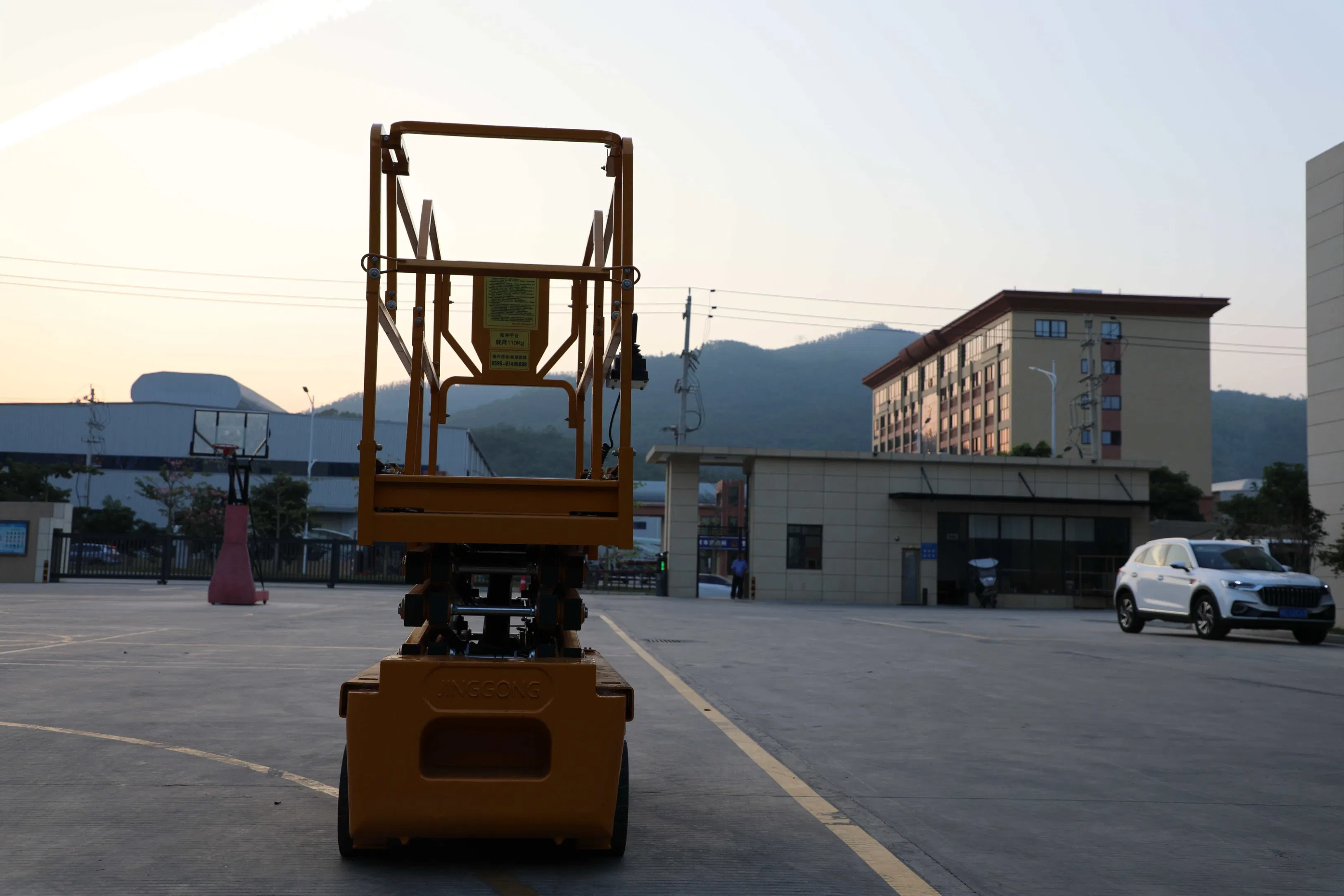 Jg 6 - 11-Meter Lifting Tower Compact Aerial Work Platform