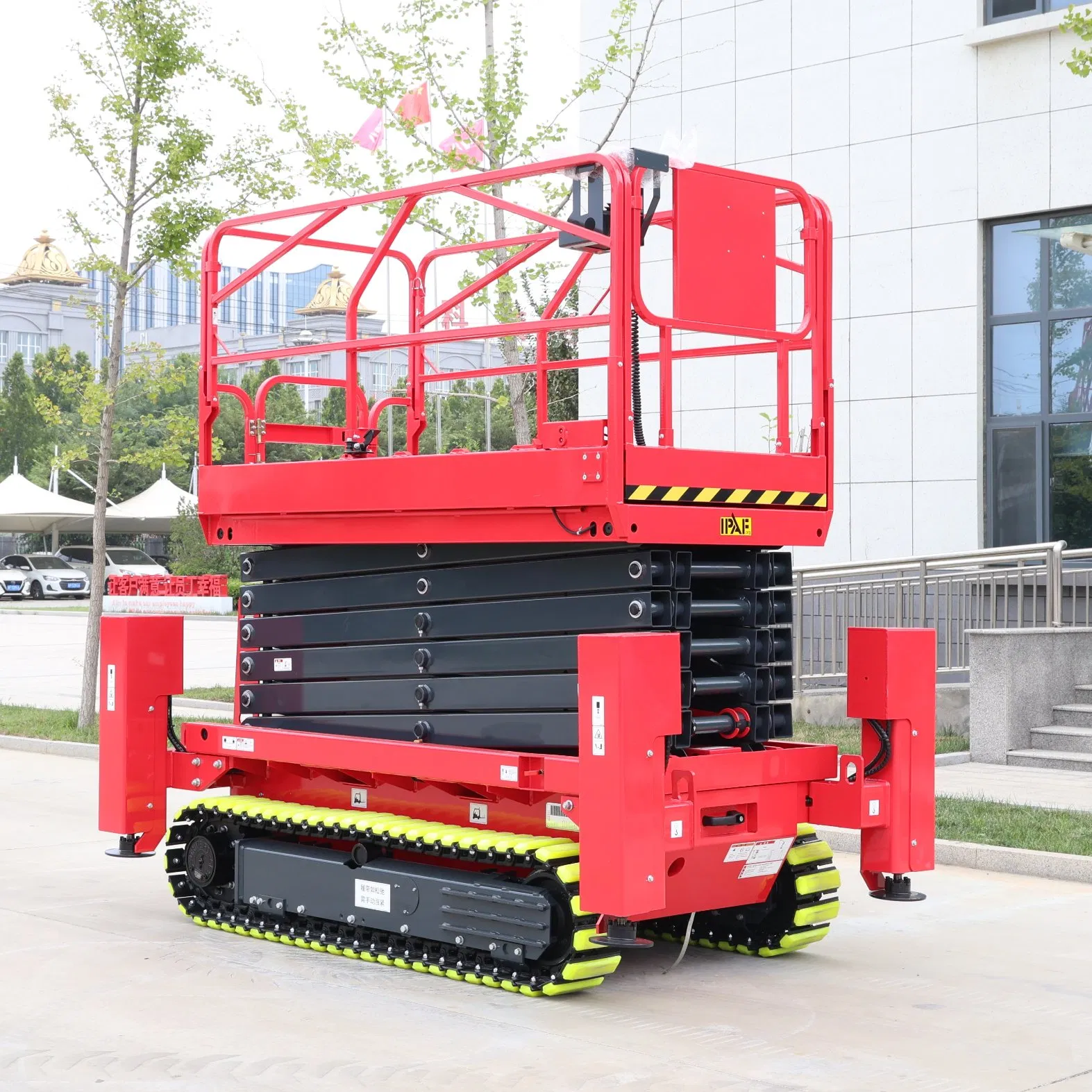 Crawler Scissor Lift Tracked Aerial Work Platform for Rough Terrain