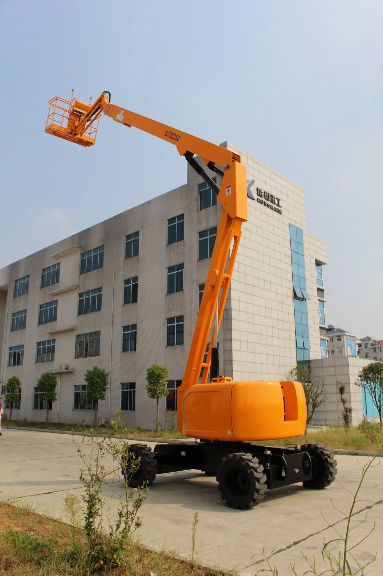 18m Height Trailer Mounted Articulated Boom Lift of High Quality Durable in Use