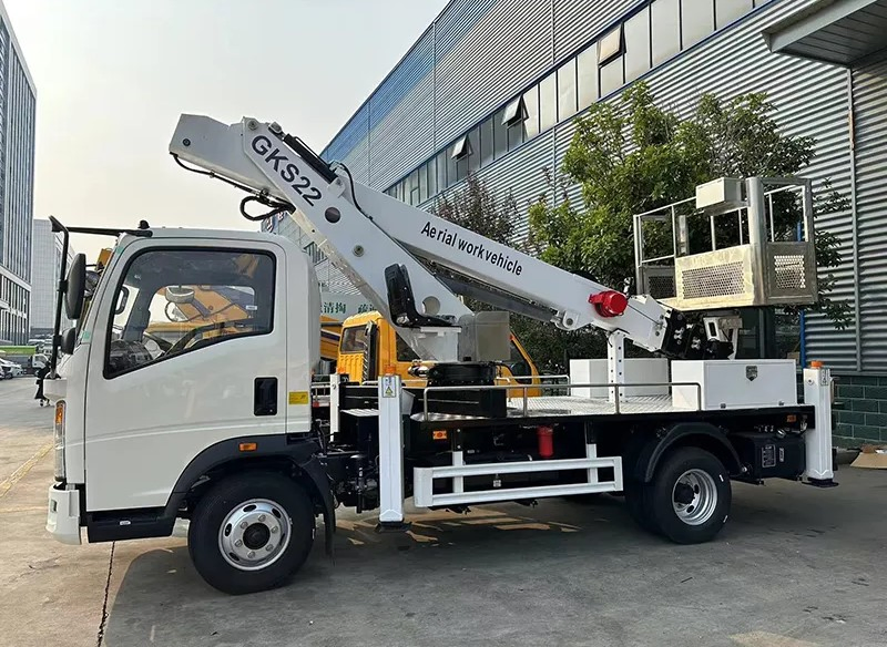 HOWO 22m Truck Mounted Boom Lift Aerial Work Platform Cherry Picker