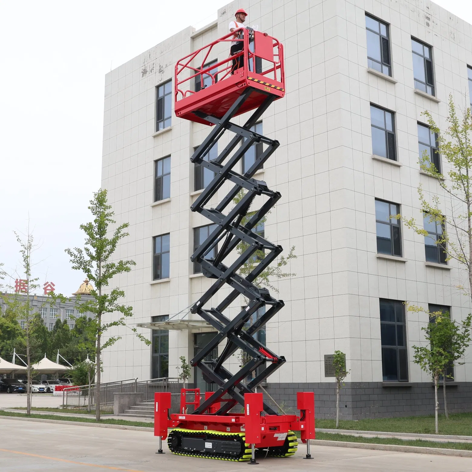 Crawler Scissor Lift Tracked Aerial Work Platform for Rough Terrain