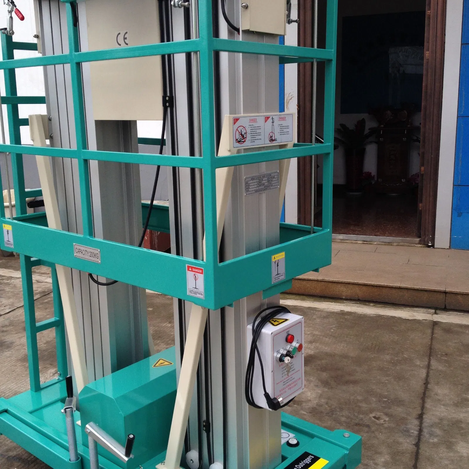Aerial Work Platform Dual Vertical Double Mast Lifts for Indoor