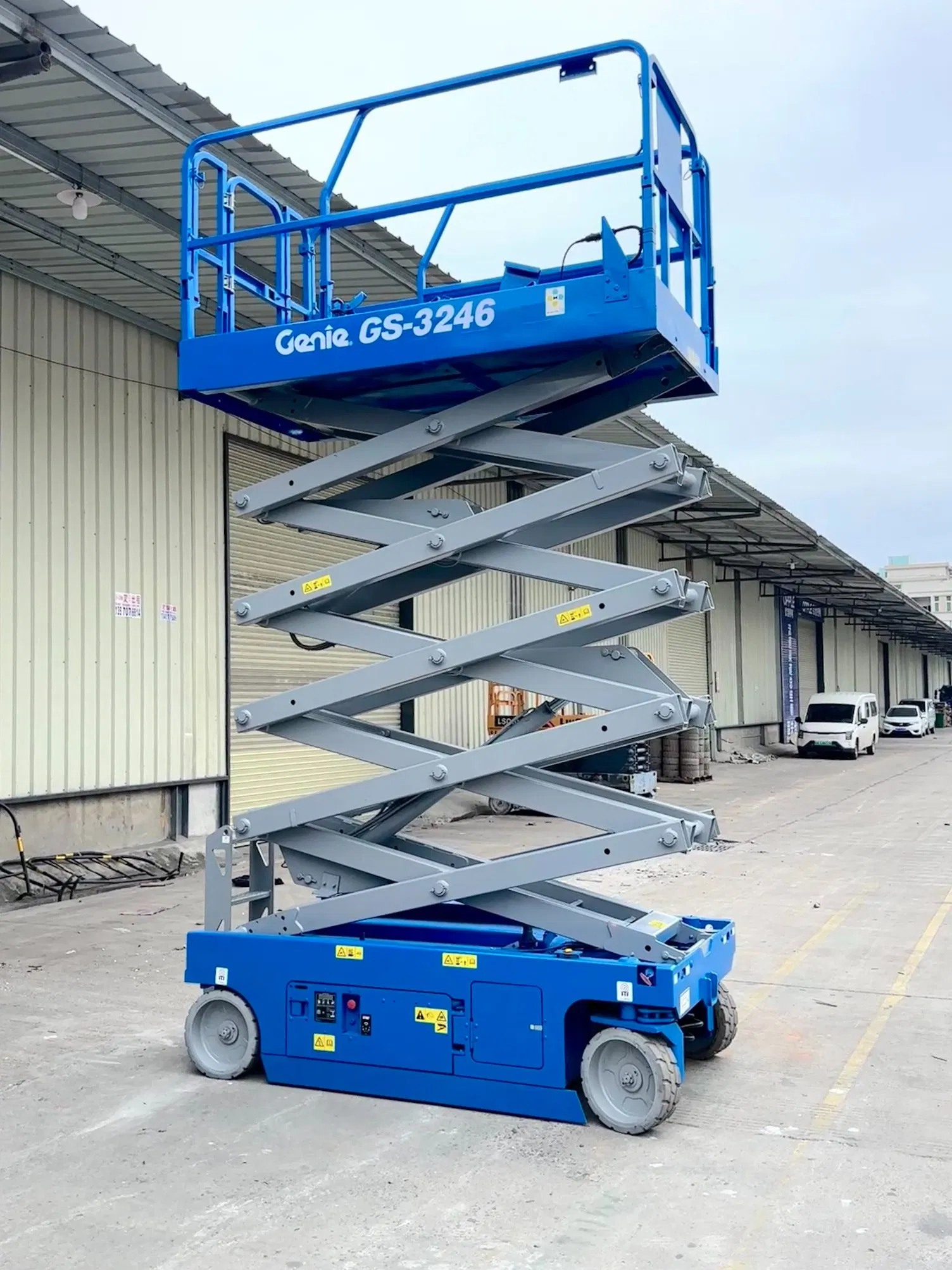 Cost-Effective Auto-Scissor Indoor-Outdoor Aerial Work Platform