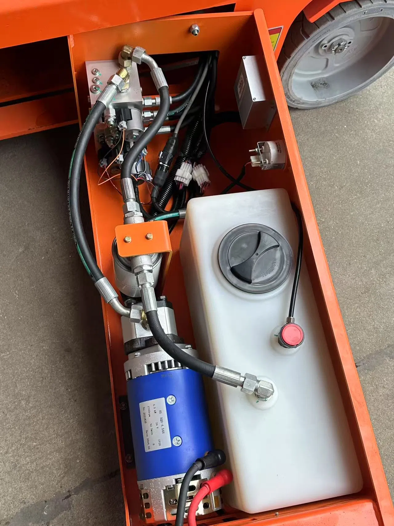 Brand New Efficient Electric Self-Propelled Indoor-Outdoor Aerial Work Platform