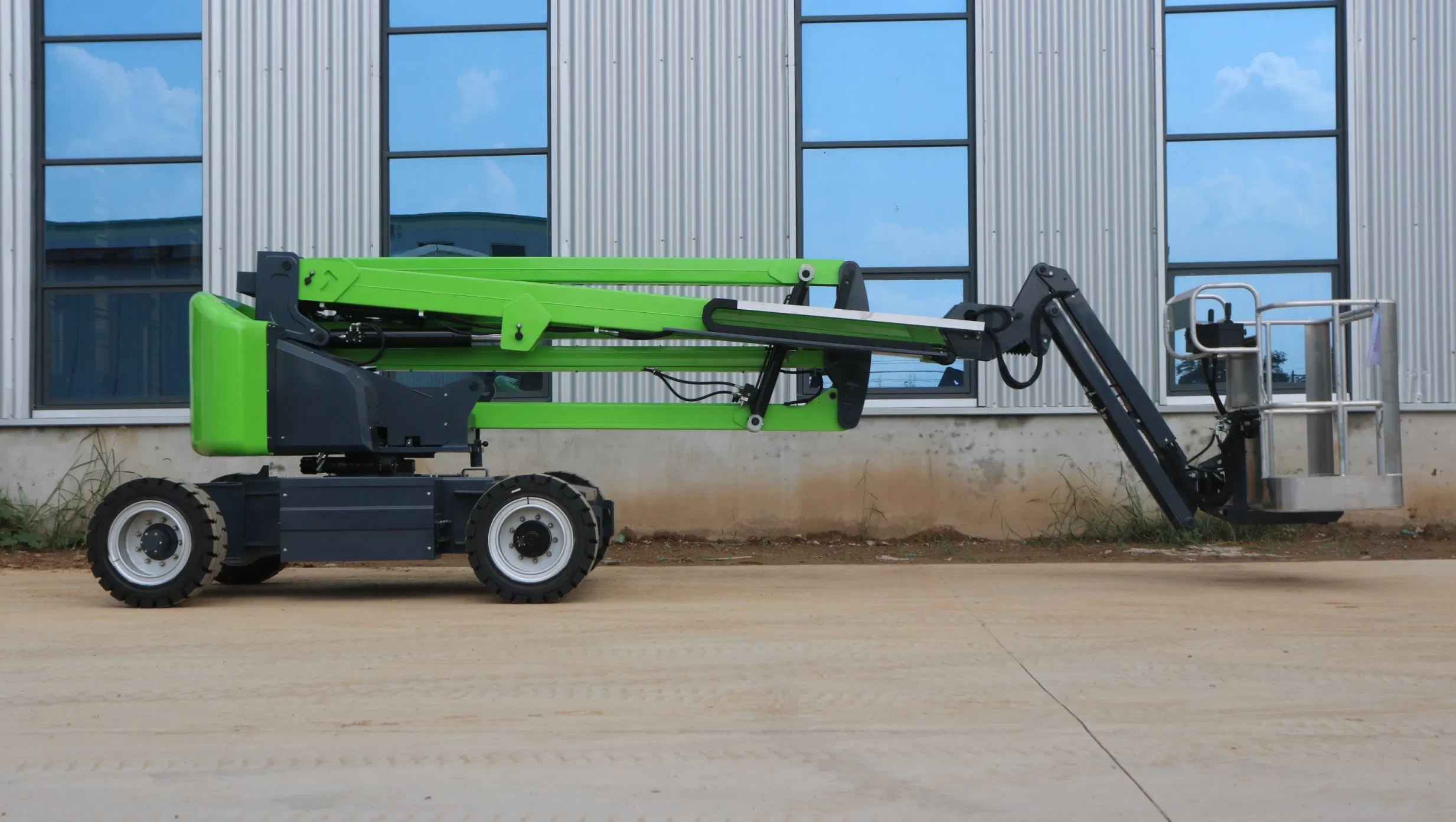 Electric SAE14e Articulated Boom Lift Aerial Work Platform Compact Flexible Zero-Tail