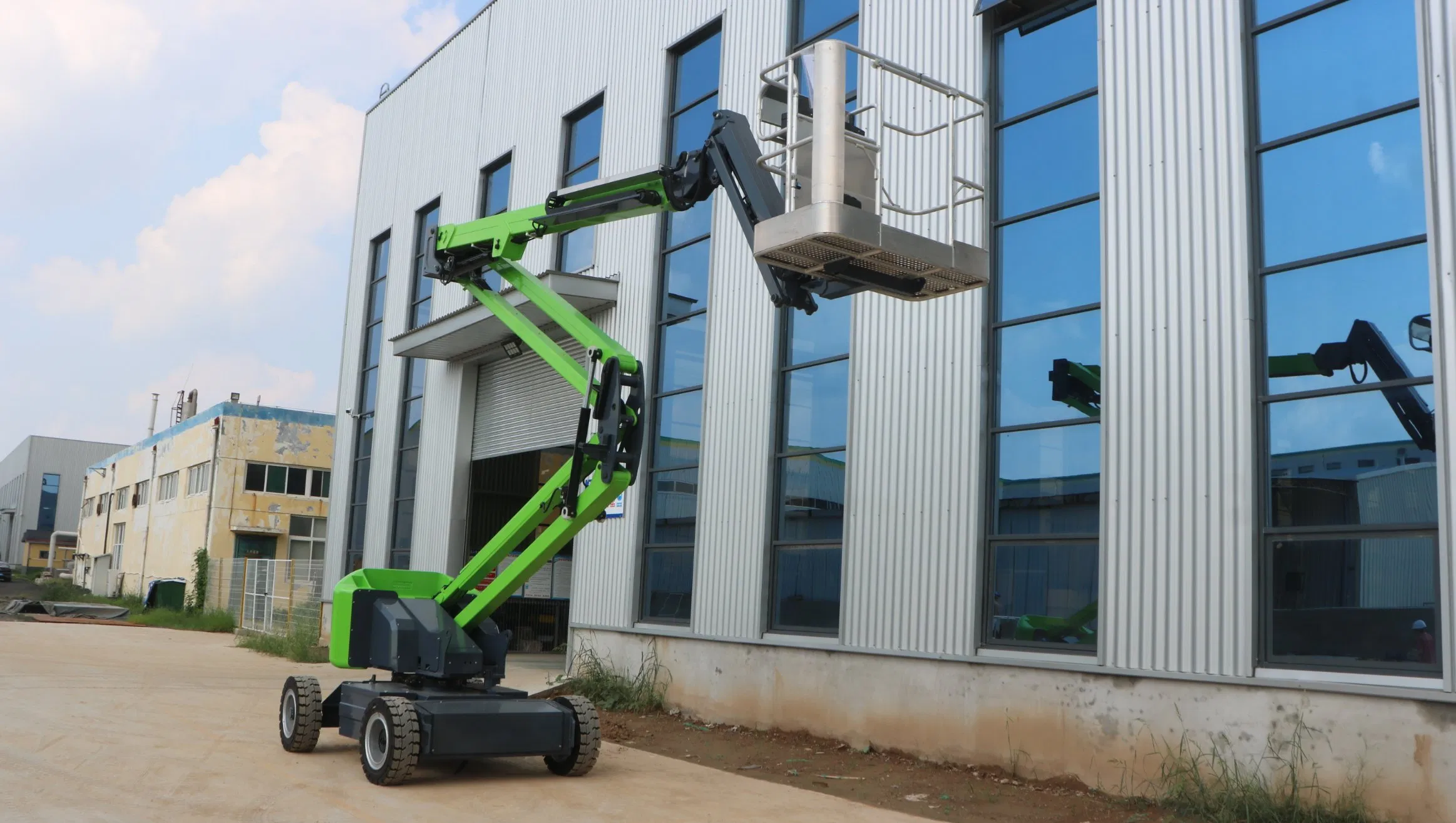 Electric SAE14e Articulated Boom Lift Aerial Work Platform Compact Flexible Zero-Tail