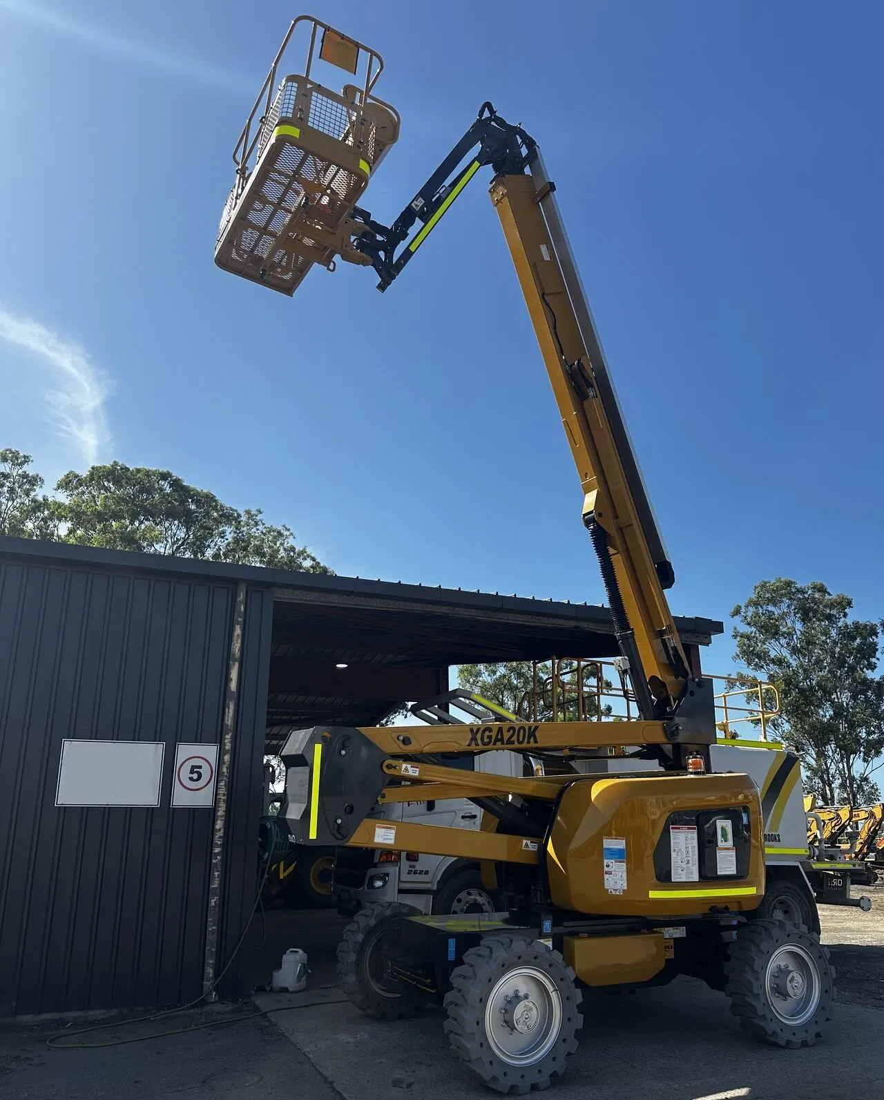 Aerial Work Platform 4X4 Drive 18m 20m Diesel-Powered Articulated Boom Lift Xga18K Xga20K