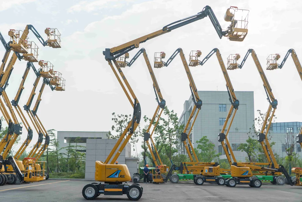 Articulated Boom Lift View 1