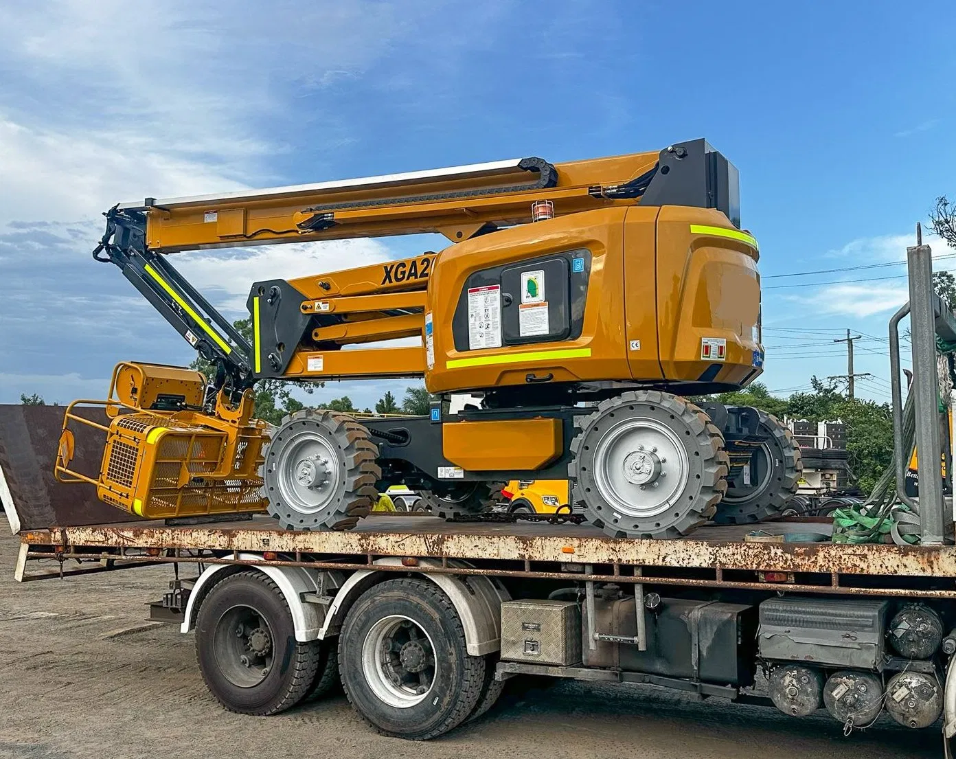 Aerial Work Platform 4X4 Drive 18m 20m Diesel-Powered Articulated Boom Lift Xga18K Xga20K