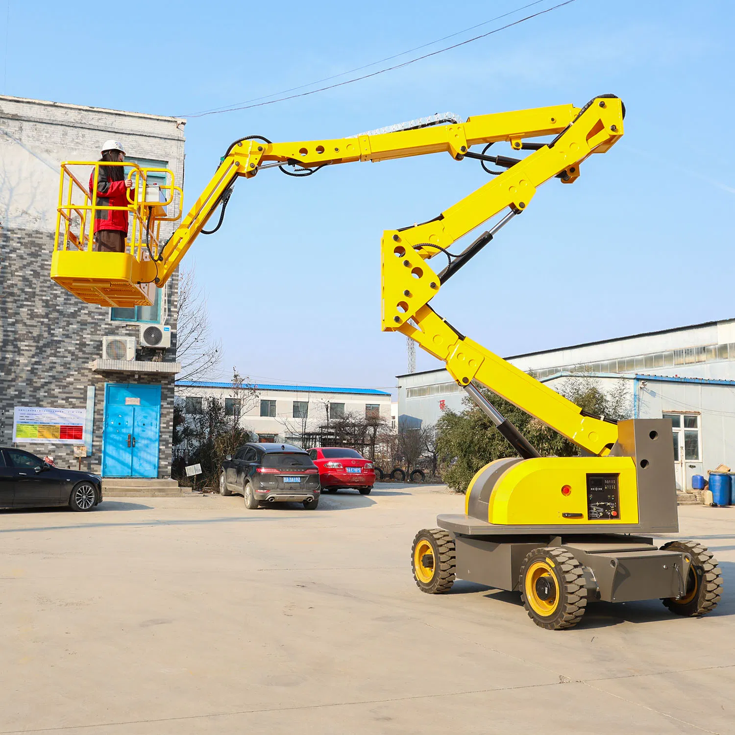 Electric Self Propelled Articulated Boom Lift Telescopic Articulated Aerial Work Platform Vehicle