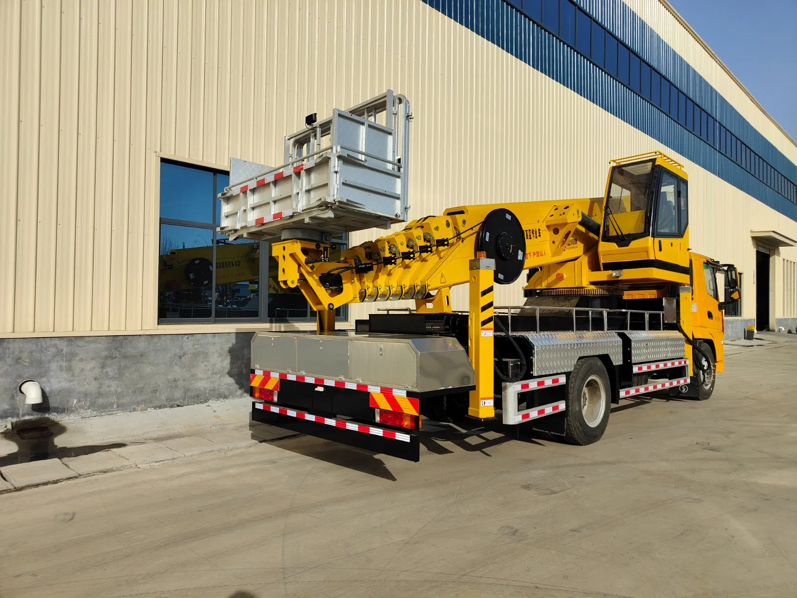 60m Aerial Work Platform Hydraulic Truck Mounted Aerial Work Platform Aerial Lift Bucket Trucks with Telescopic