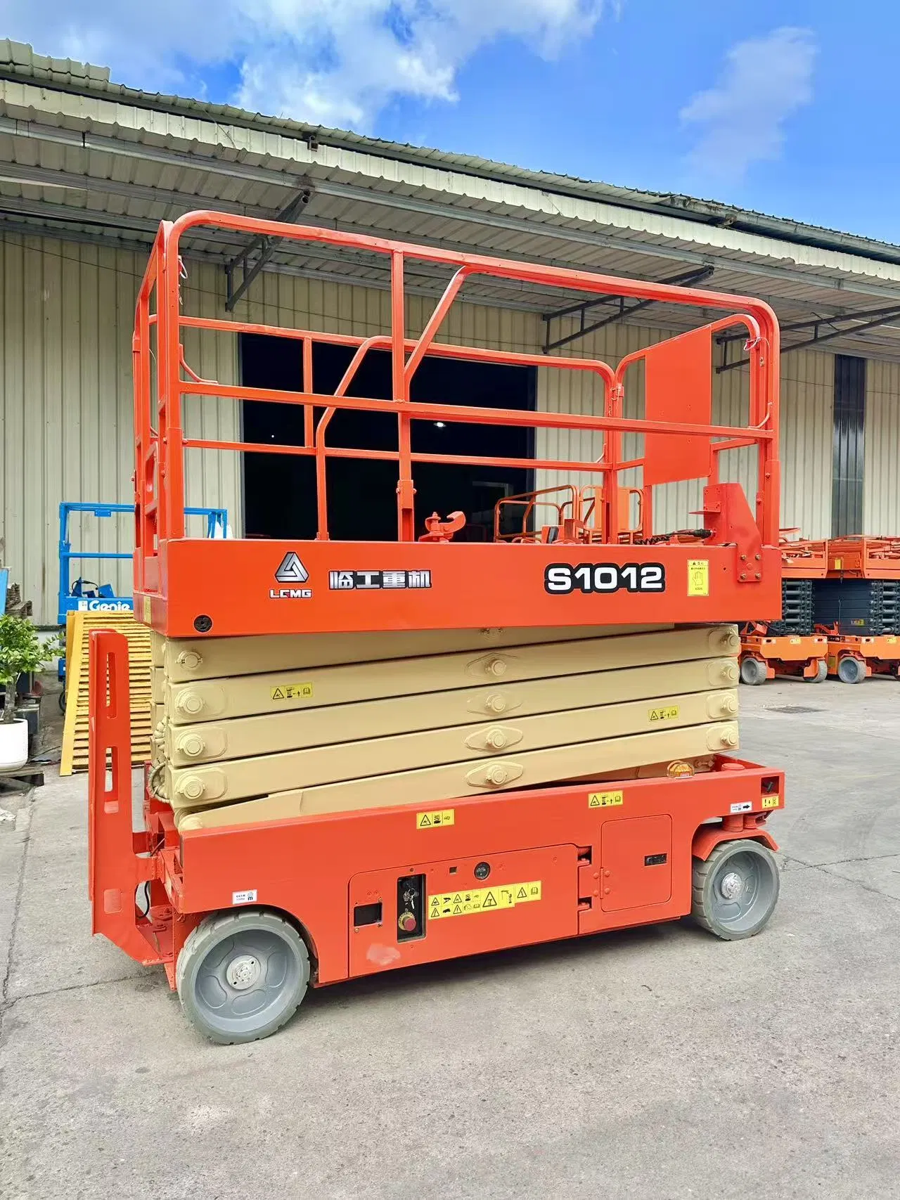 High-Speed Self-Propelled 4-Wheel Hydraulic Scissor Lift