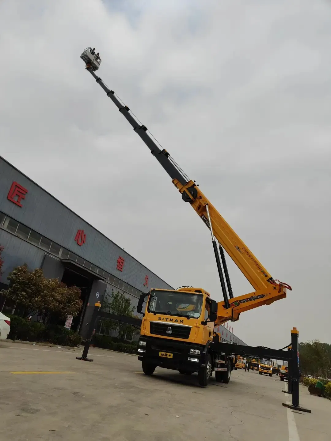 Articulating Boom Lift Compact Aerial Work Platform on Dongfeng Chassis Ideal for Urban Maintenance