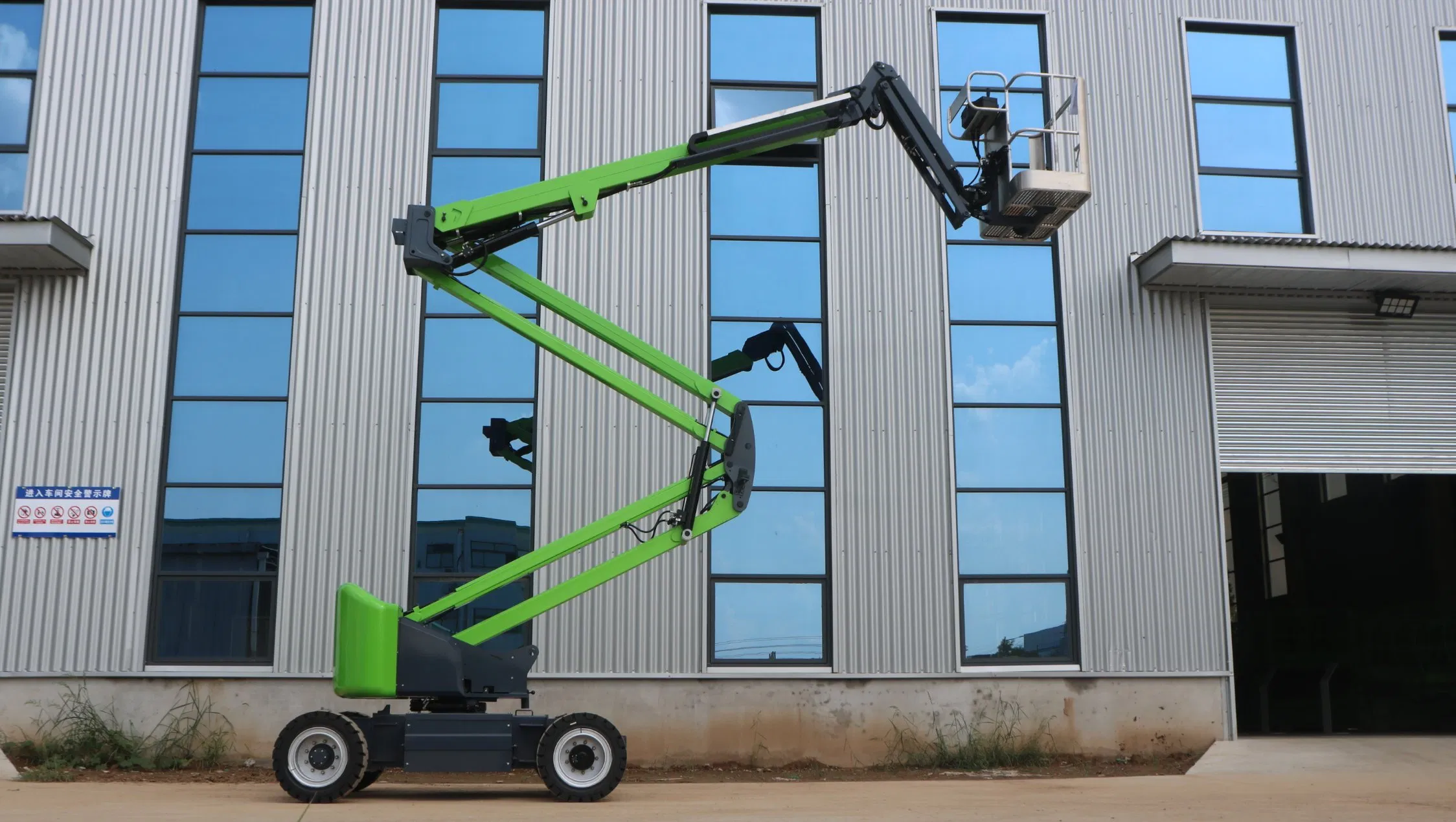 Electric SAE14e Articulated Boom Lift Aerial Work Platform Compact Flexible Zero-Tail
