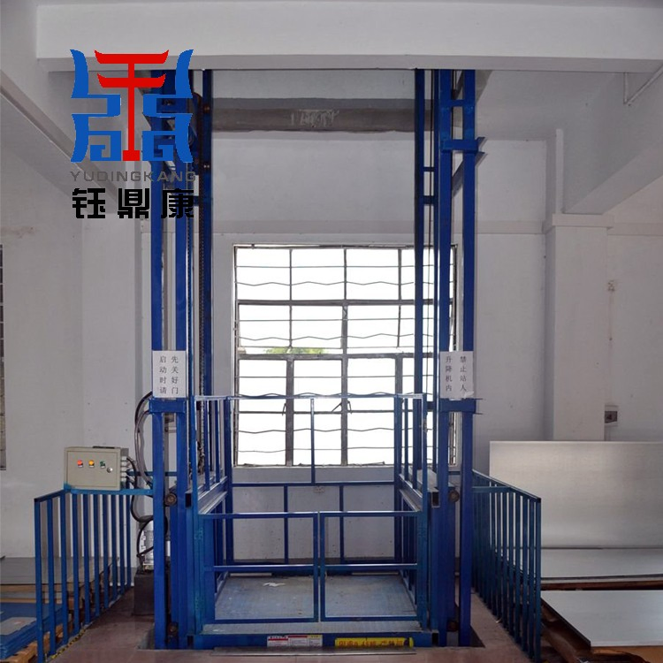 Self-Propelled Scissor Lift Rough Terrain Mobile Cargo Lift for Outdoor Construction