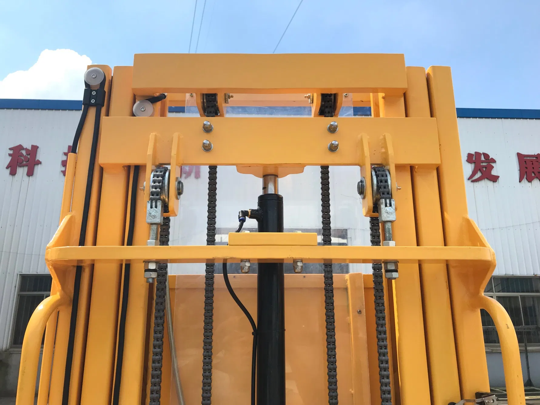 Outdoor Indoor Hydraulic Self Propelled Vertical Aerial Work Platform with Height of 2.7m-5.5m