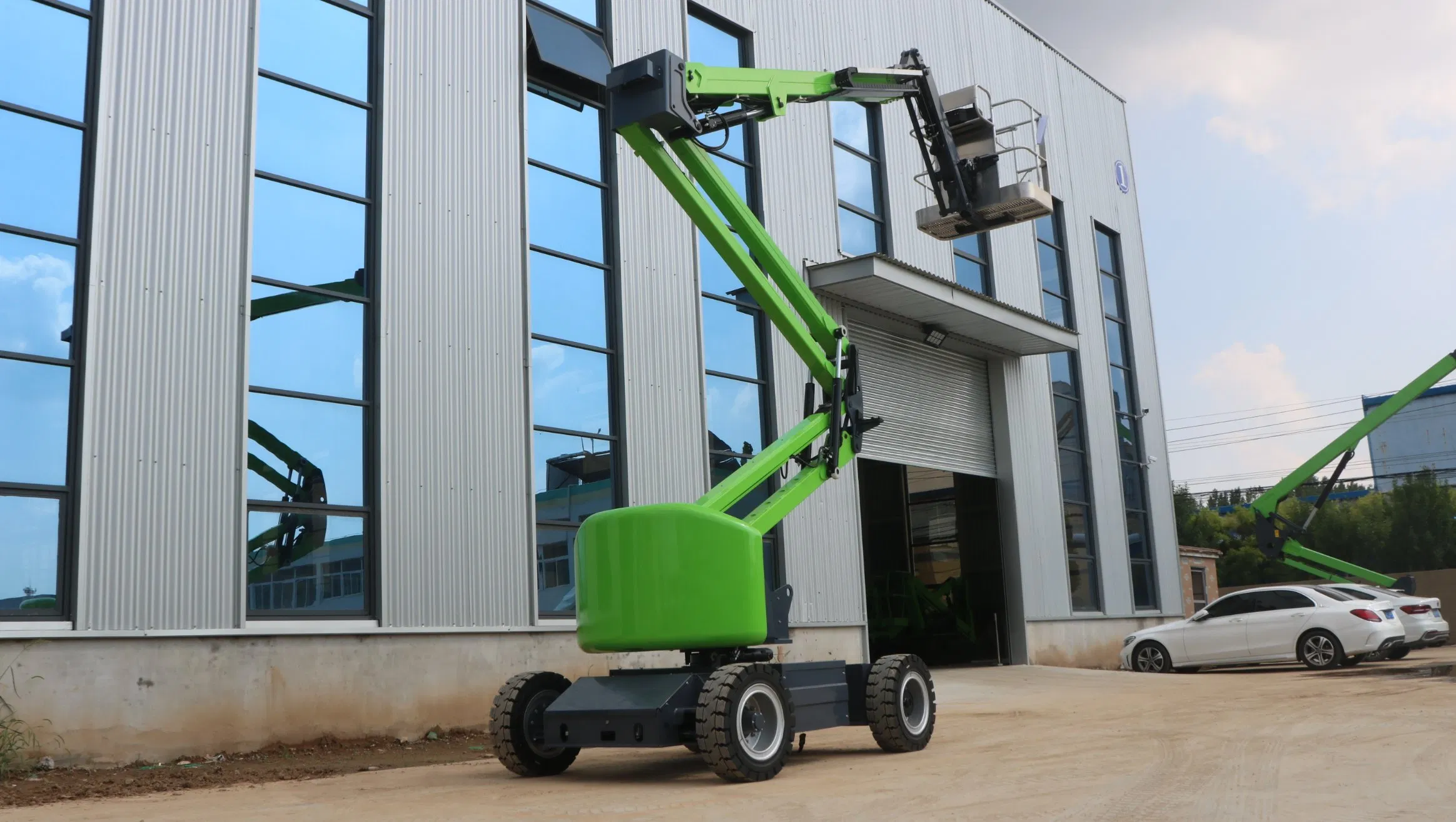 Electric SAE14e Articulated Boom Lift Aerial Work Platform Compact Flexible Zero-Tail