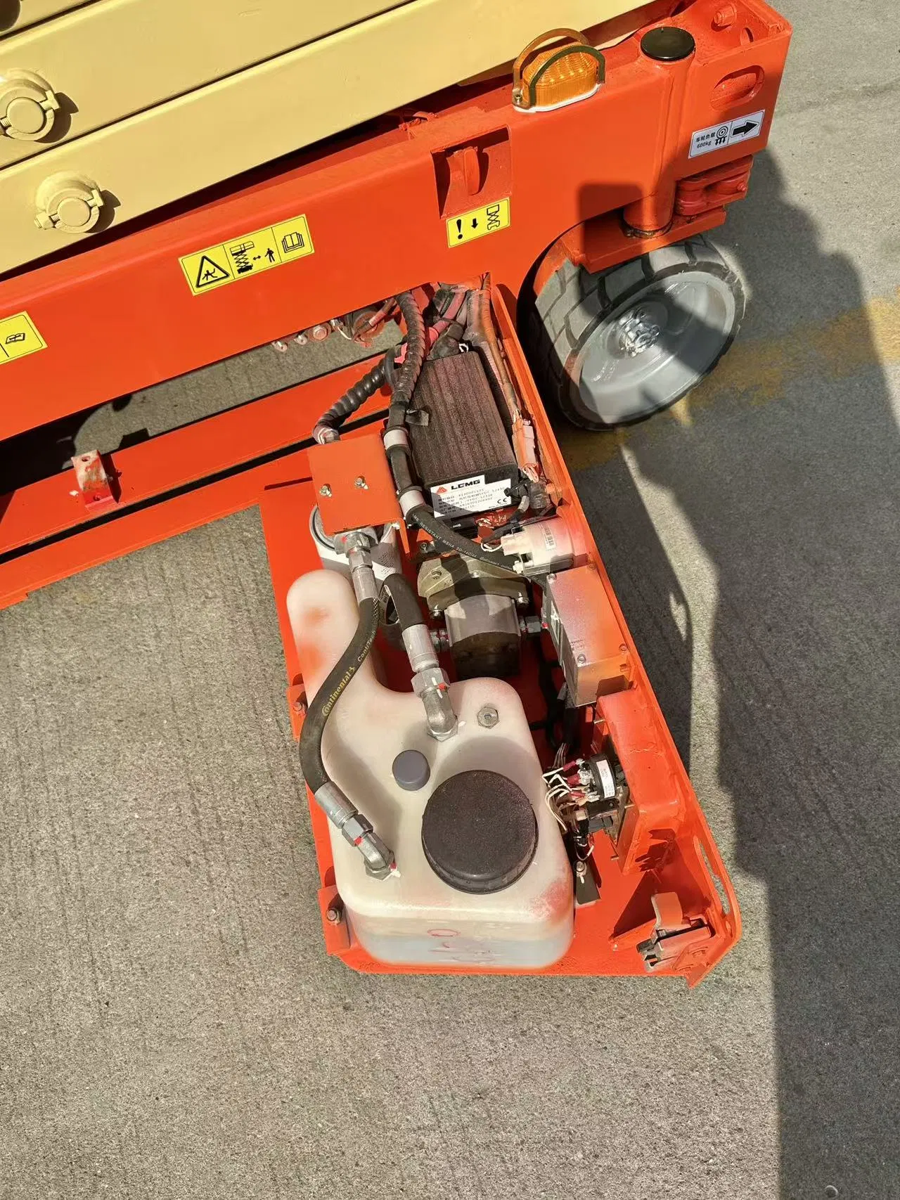 Efficient Electric Self-Propelled Indoor-Outdoor Aerial Work Platform