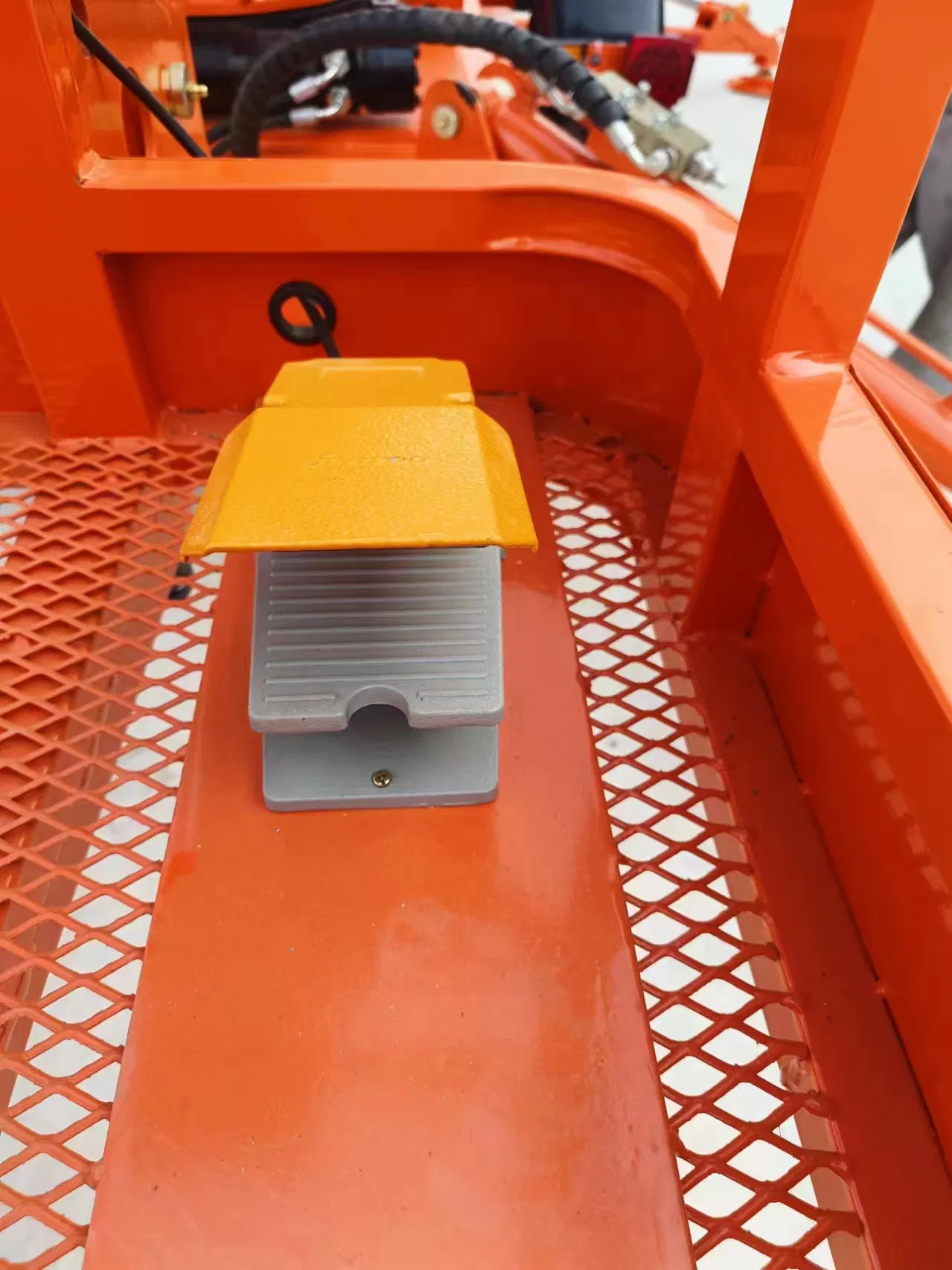 Tuhe CE ISO Certificated 16m Truck Mounted Cherry Picker Boom Lift Articulating Mobile Aerial Man Bucket Basket Platform