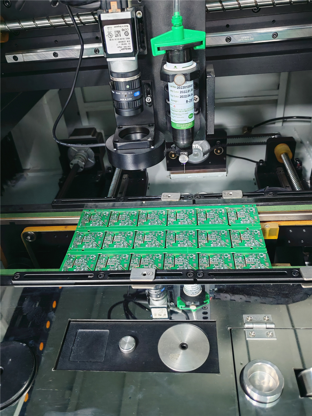 Dispensing platform close up