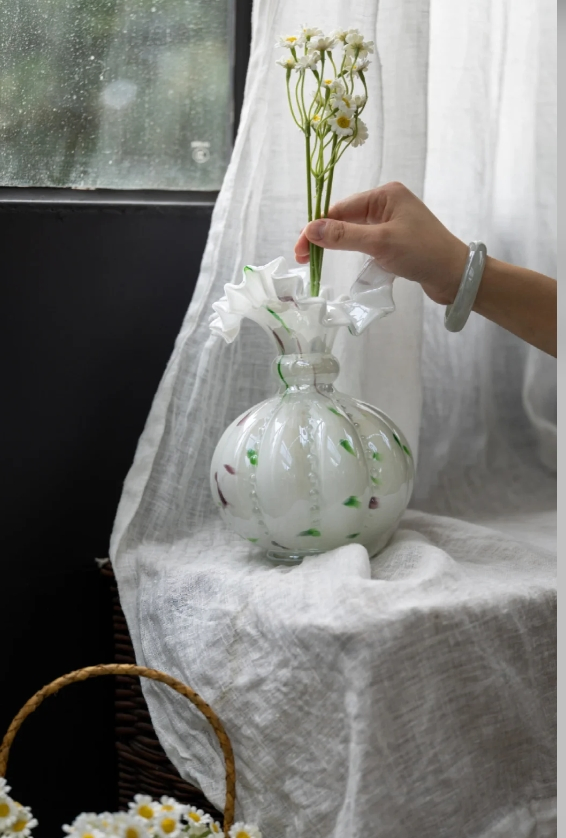 Glass Liuli Vase with and Artificial Daisies
