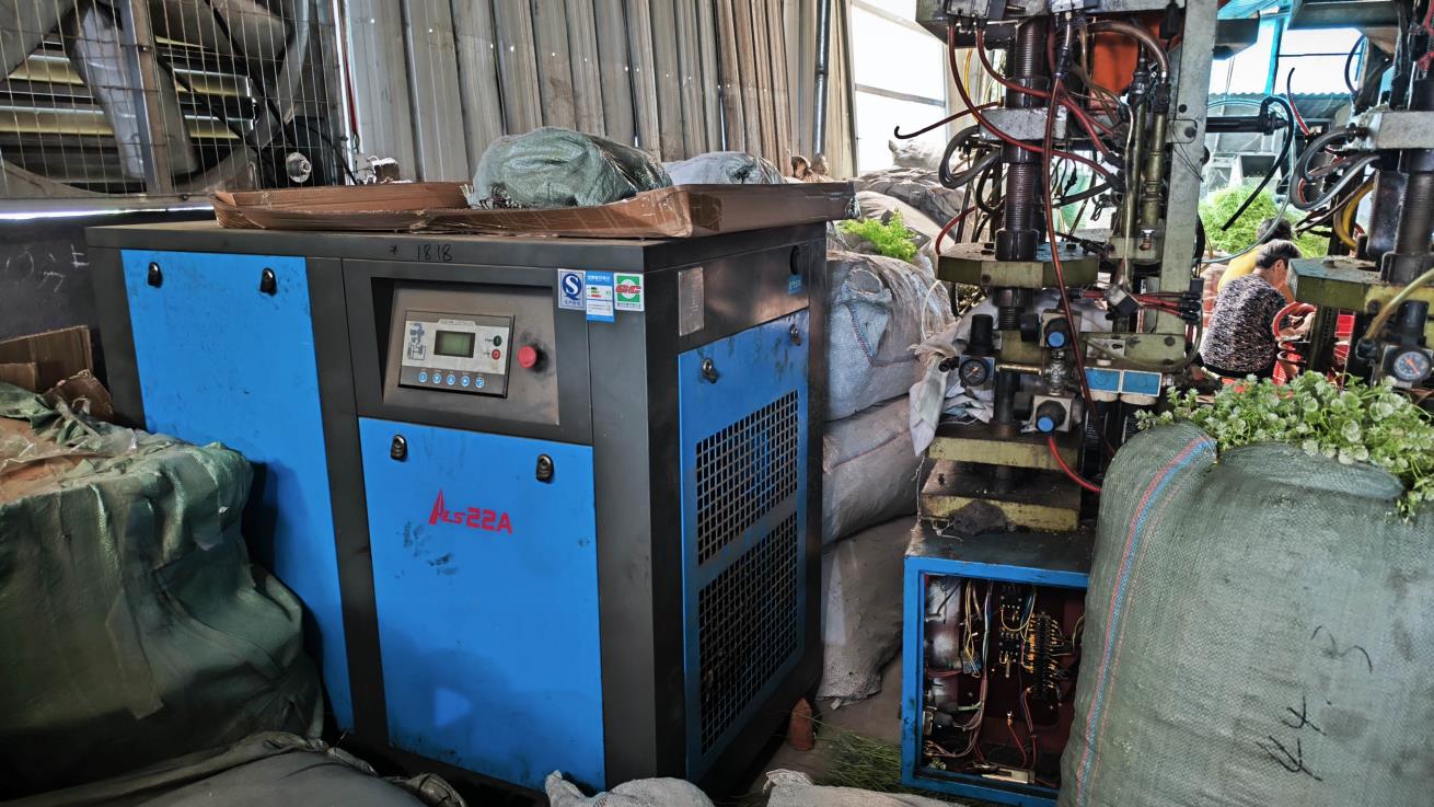 Screw machine for ceramic component production at Anzi Decor