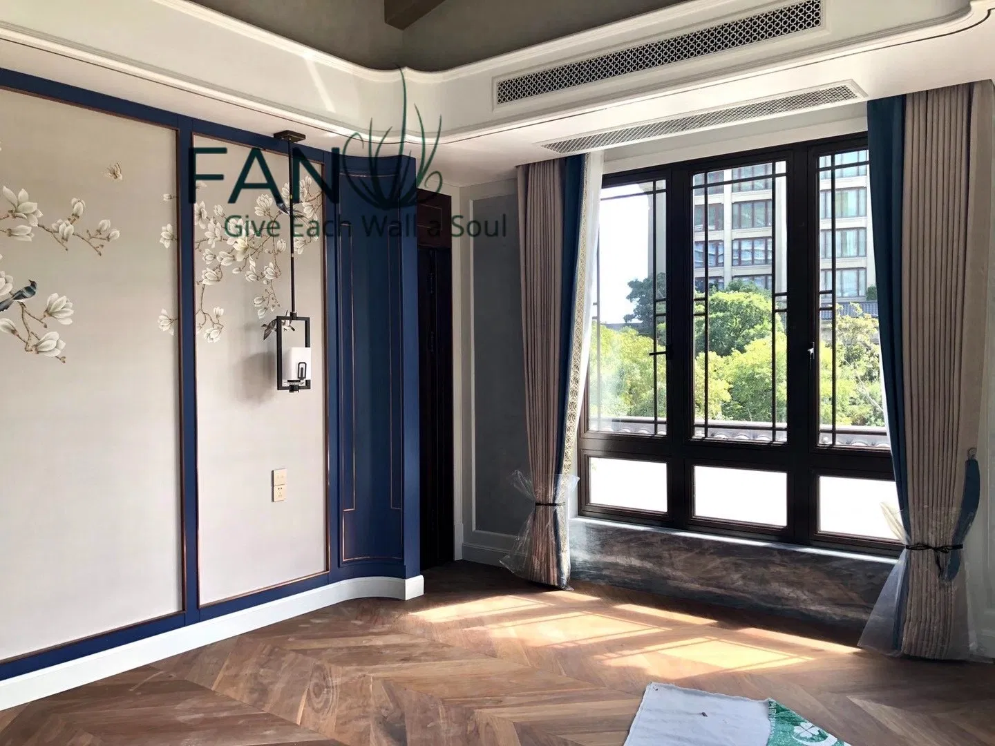 Exquisite High-End Hand-Painted Flower &amp; Bird Wallpaper for Master Suite Decor