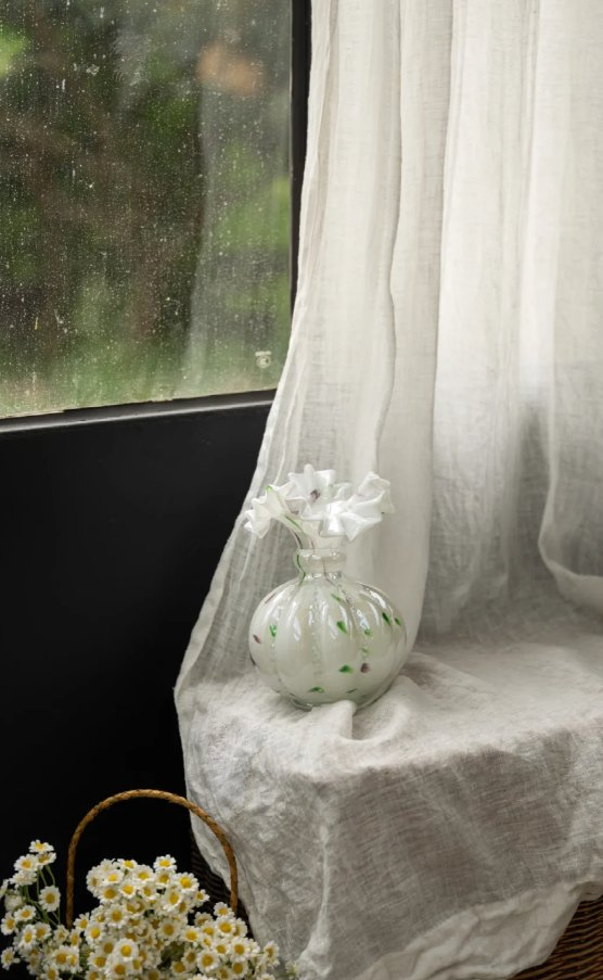 Glass Liuli Vase with and Artificial Daisies