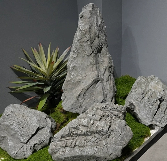 Artificial Moss-Covered and Rockery Ornament
