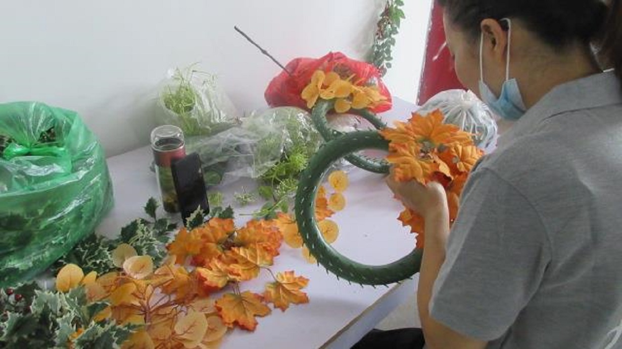 Ceramic product packaging line at Anzi Decor