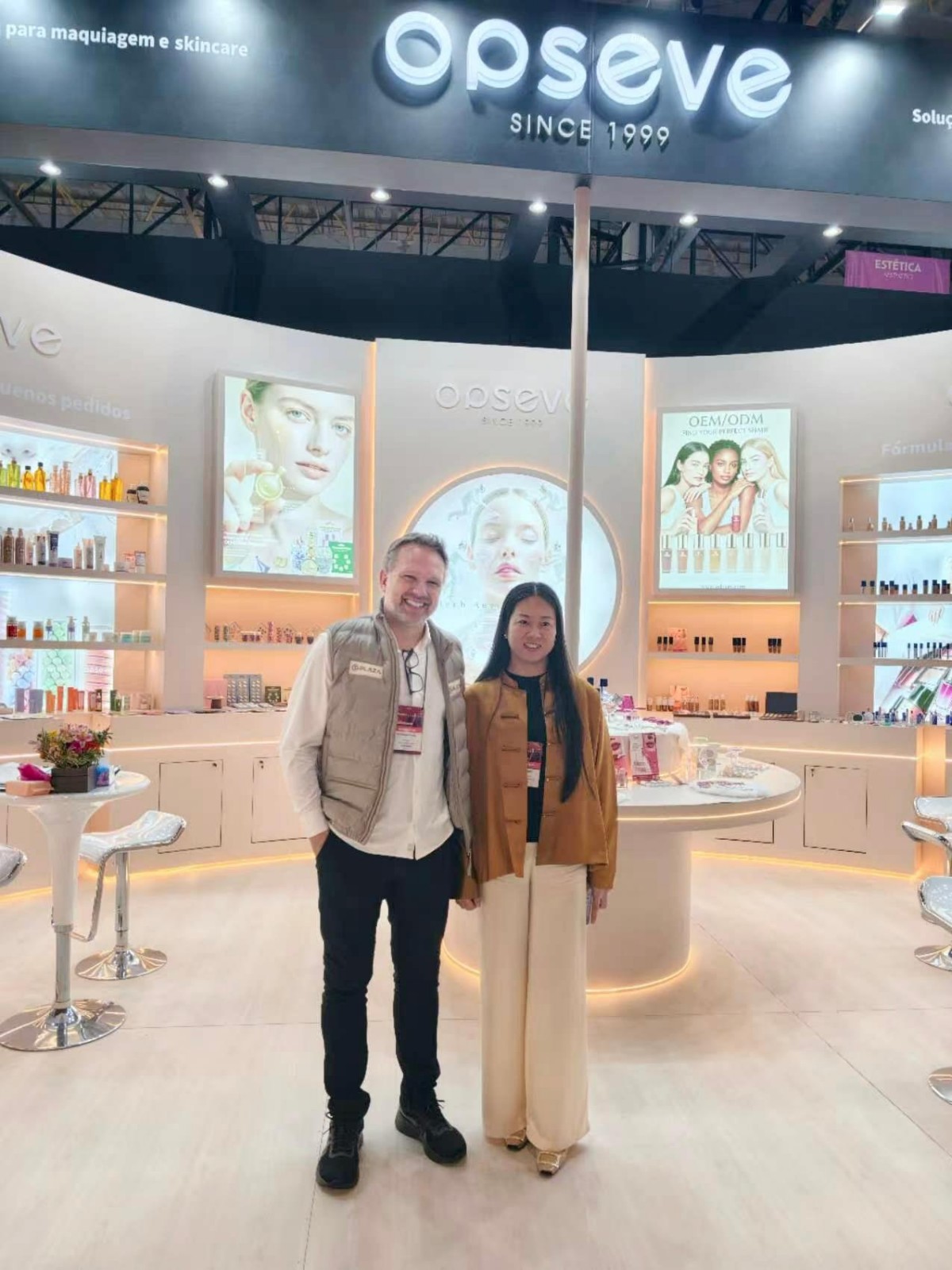 Aodai booth at a beauty trade show in Brazil