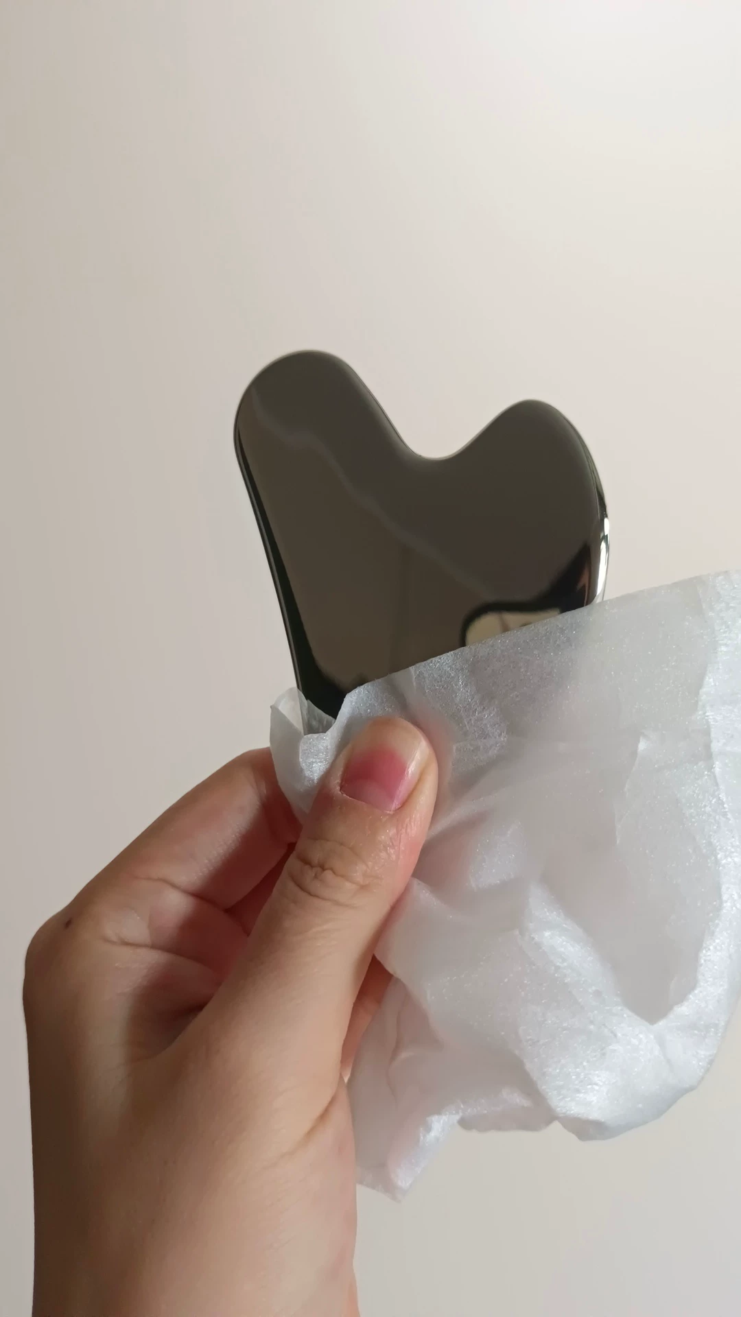 Anti-Wrinkle Facial Roller Operation