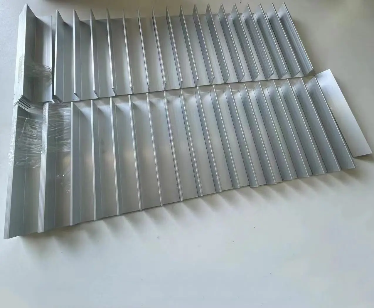 China 6063 L Shape Aluminum Angle Bar Extrusion Manufacturer, Factories