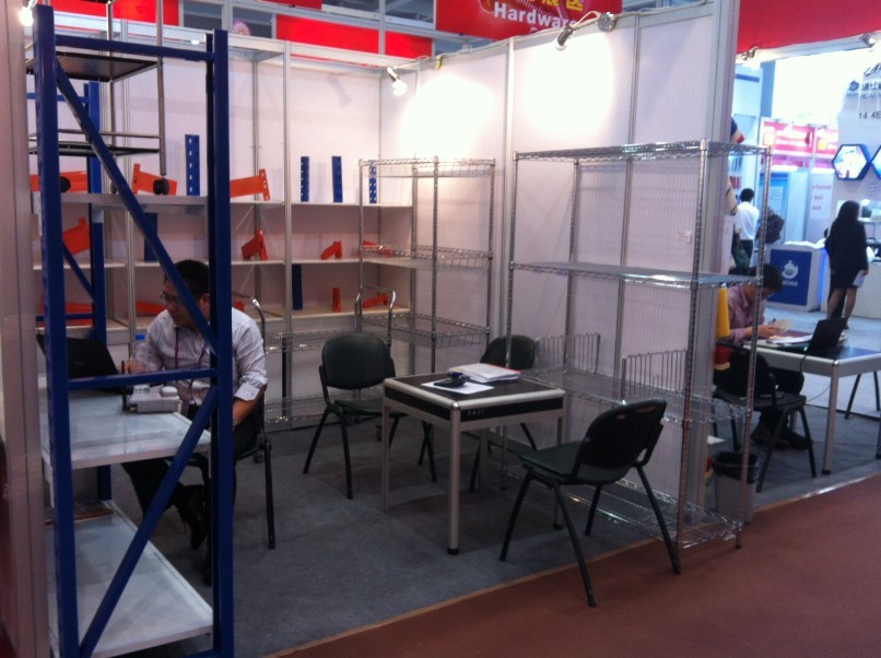 Aomeijia team at Canton Fair presenting industrial shelving systems and pallet rack solutions to international buyers