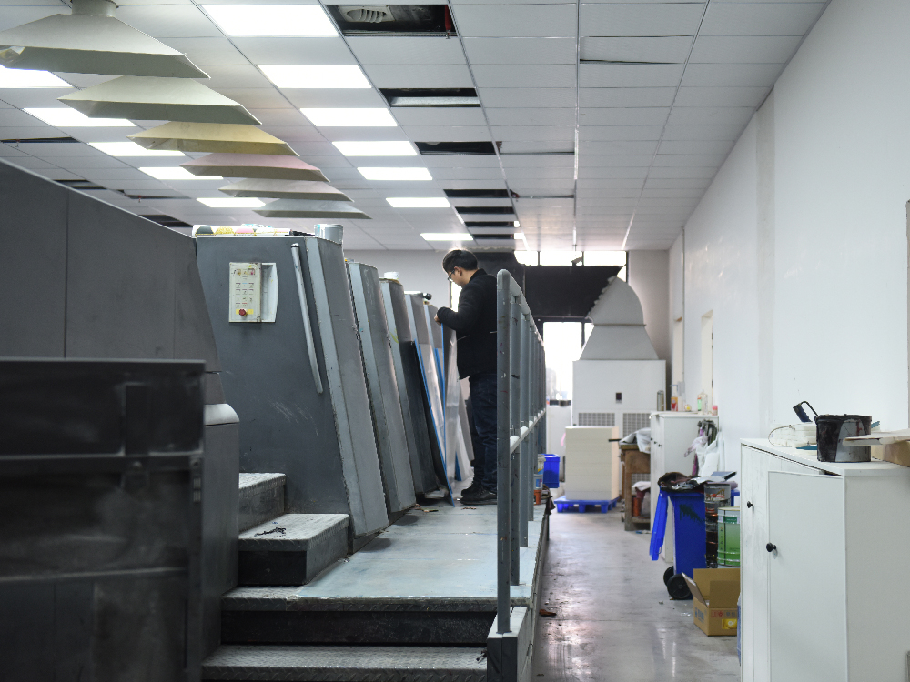 Aotong die-cutting machine in operation