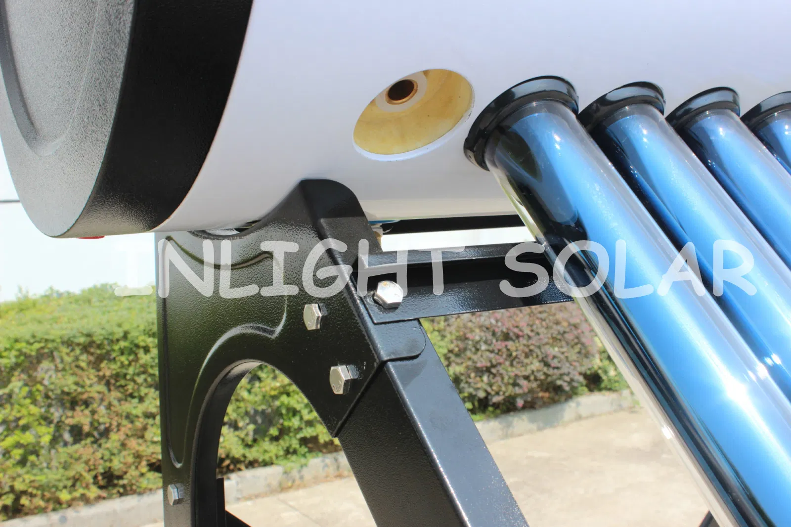 10-36tubes Color Steel Compact Heat Pipe Pressurized Solar Water Heater for Flat Roof